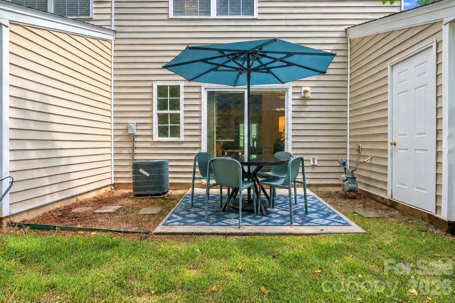 backyard patio - 109 Summerwood Drive, Mooresville