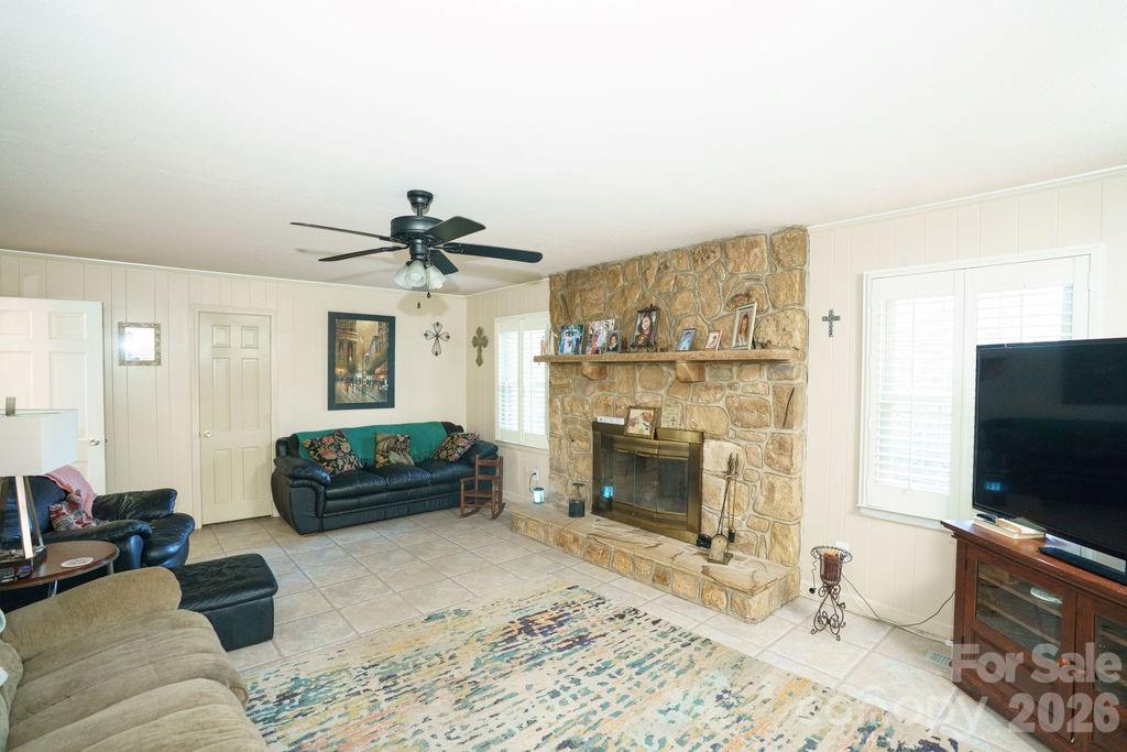 Great room 2 - 217 Salisbury Street, Rockwell
