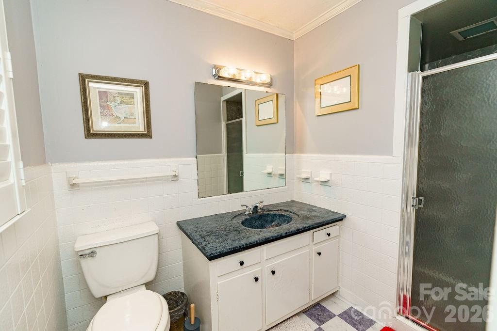 Primary bathroom - 217 Salisbury Street, Rockwell