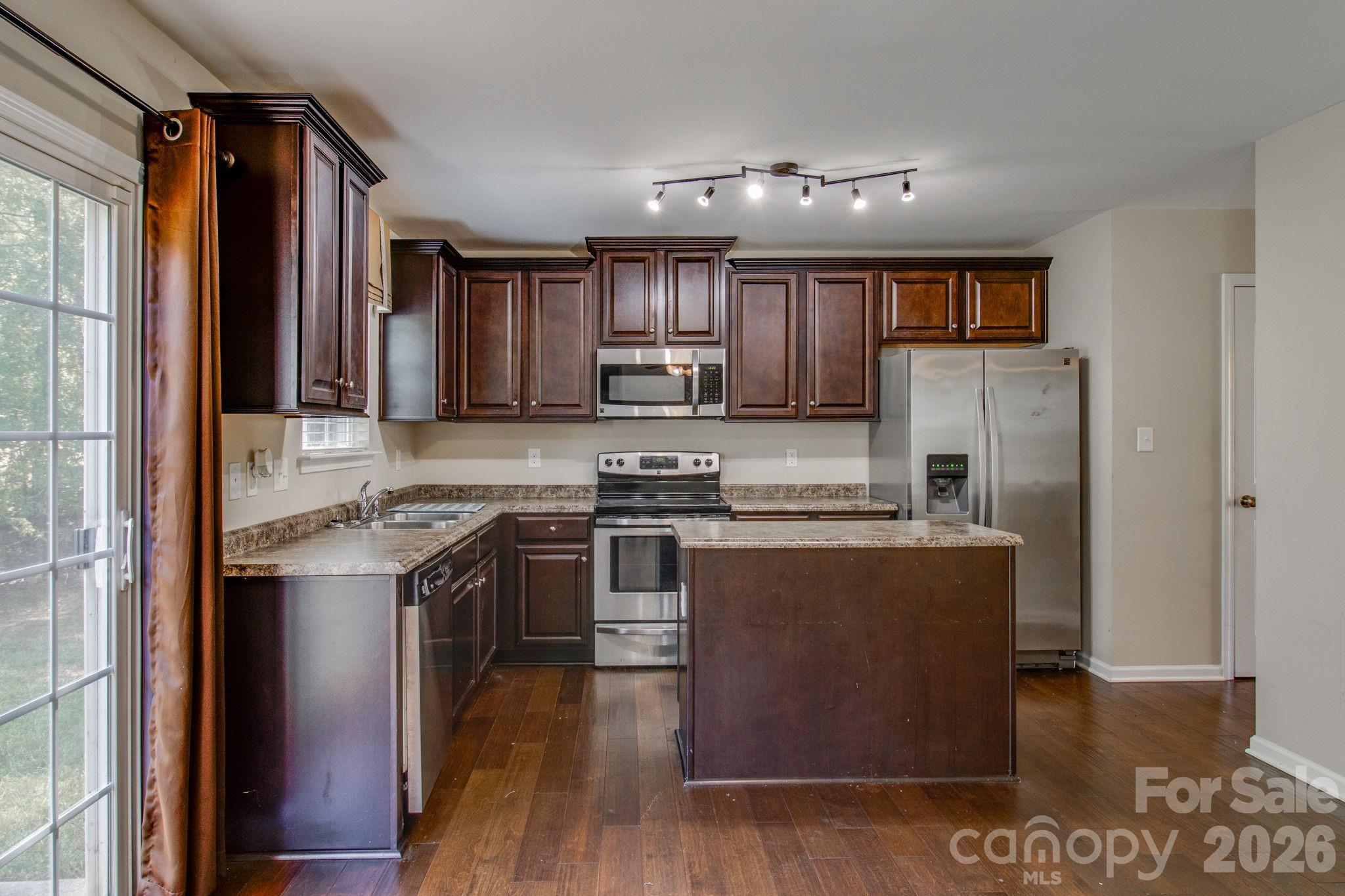 Single Family Residence at 2115 Fieldstone Gate Cove, Monroe, photo 10 of 40