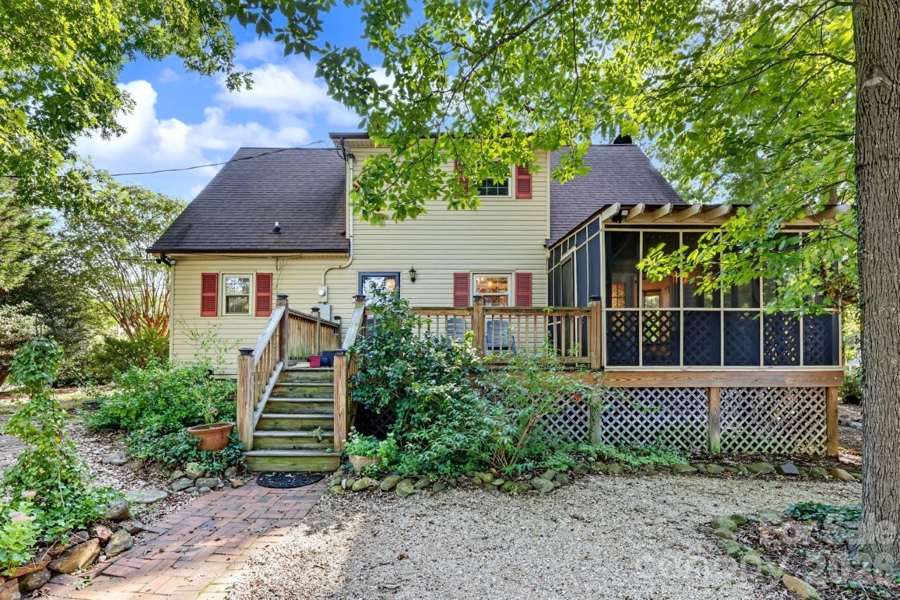 Single Family Residence at 1610 Springhaven Circle, Albemarle, photo 2 of 39