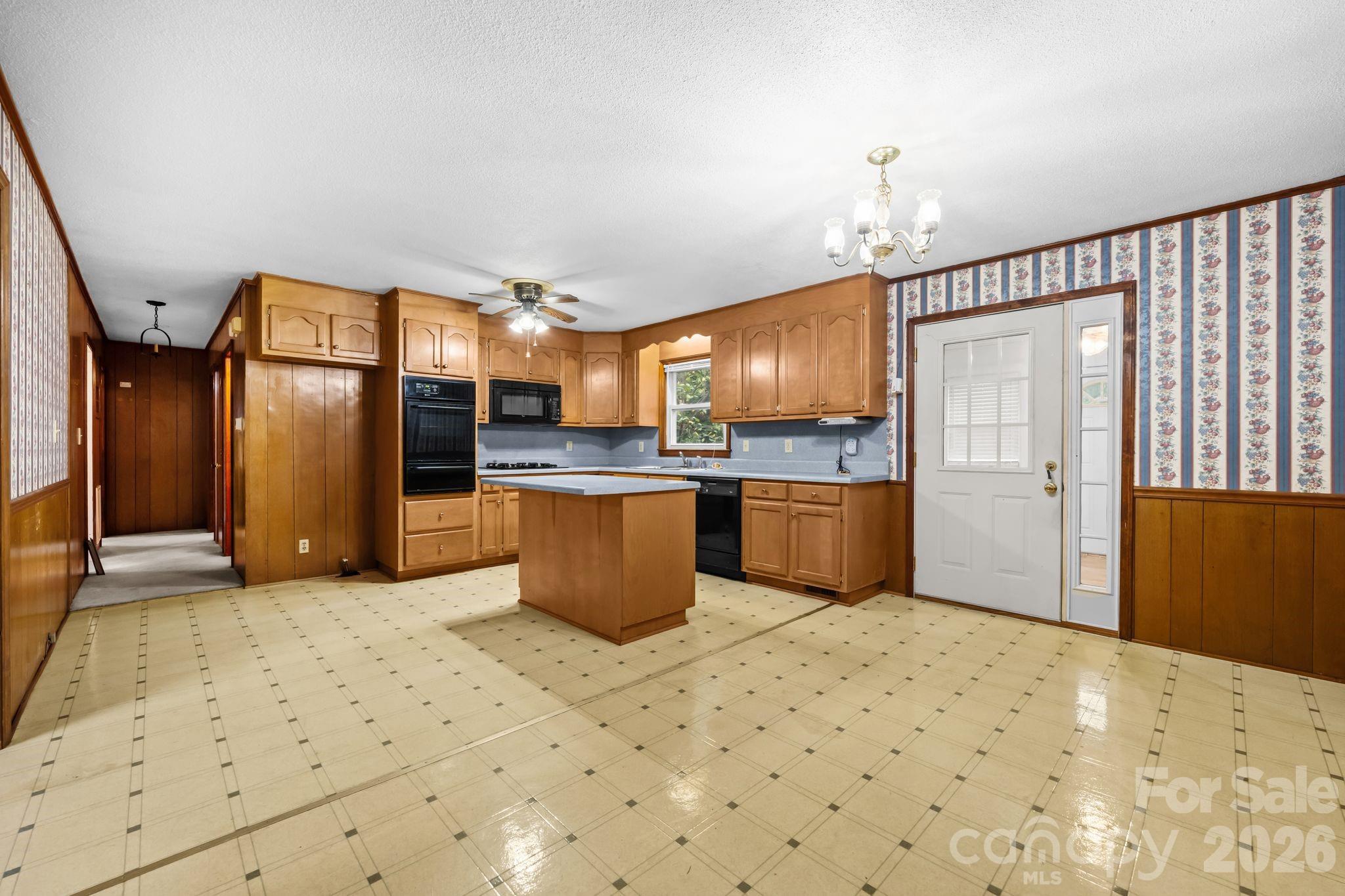 Eat In Kitchen - 117 Tremont Terrace, Bessemer City