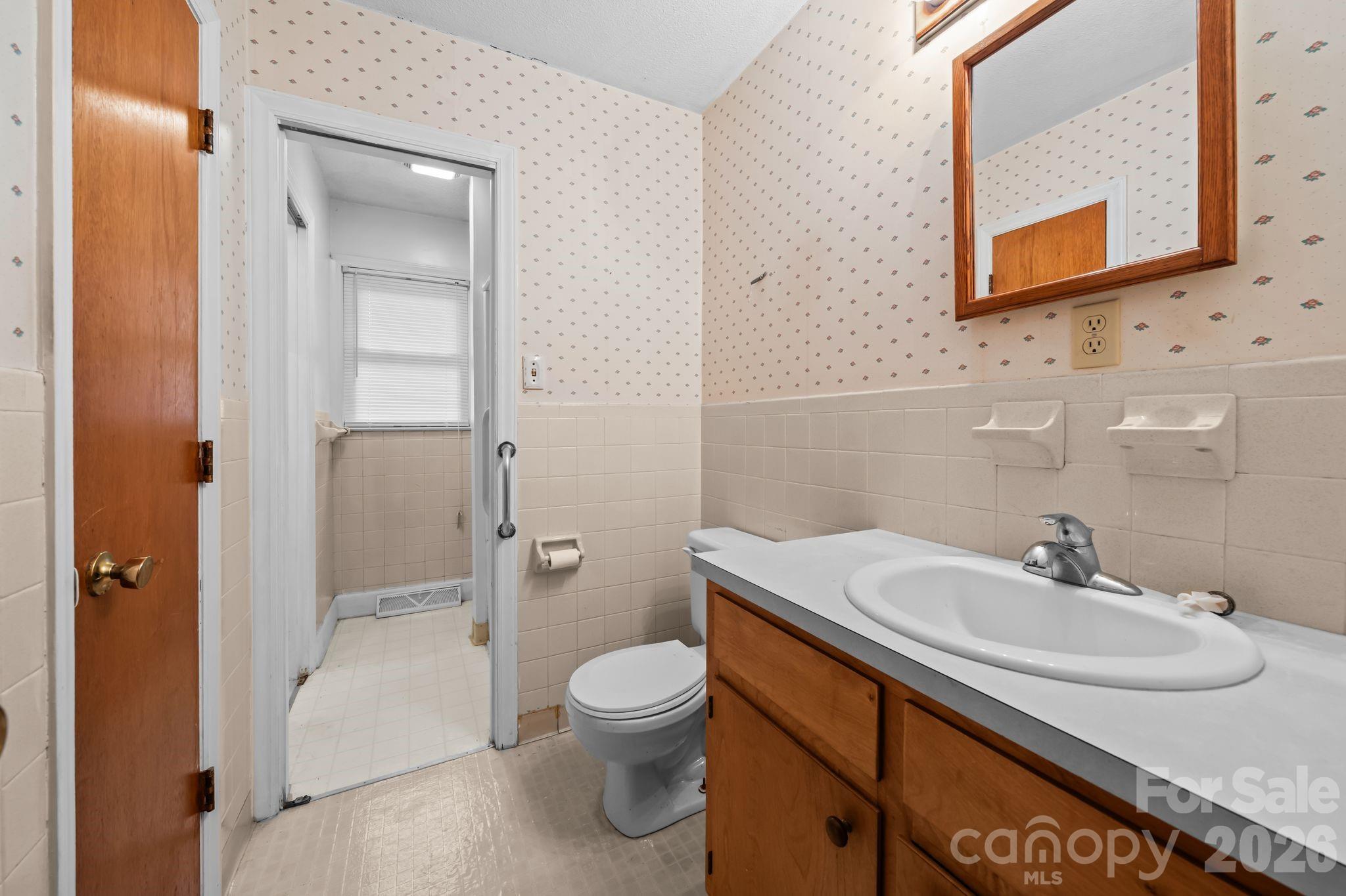 Primary Bathroom - 117 Tremont Terrace, Bessemer City