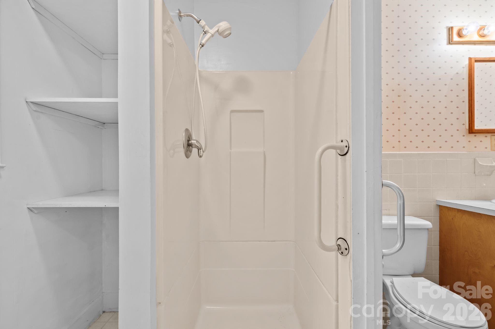 Primary Bathroom - 117 Tremont Terrace, Bessemer City