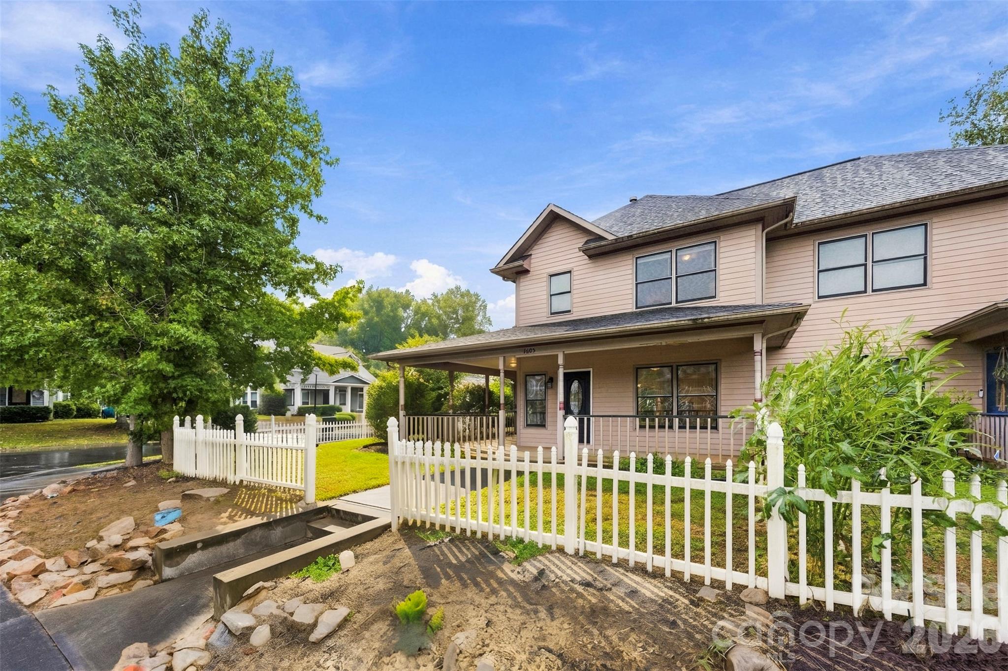 Townhouse at 1605 Begonia Way, Rock Hill, photo 2 of 24