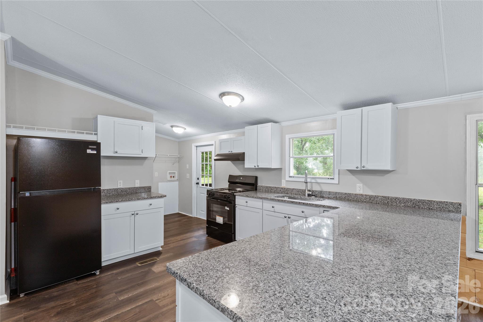 Single Family Residence at 6177 Shiloh Unity Road, Lancaster, photo 5 of 43