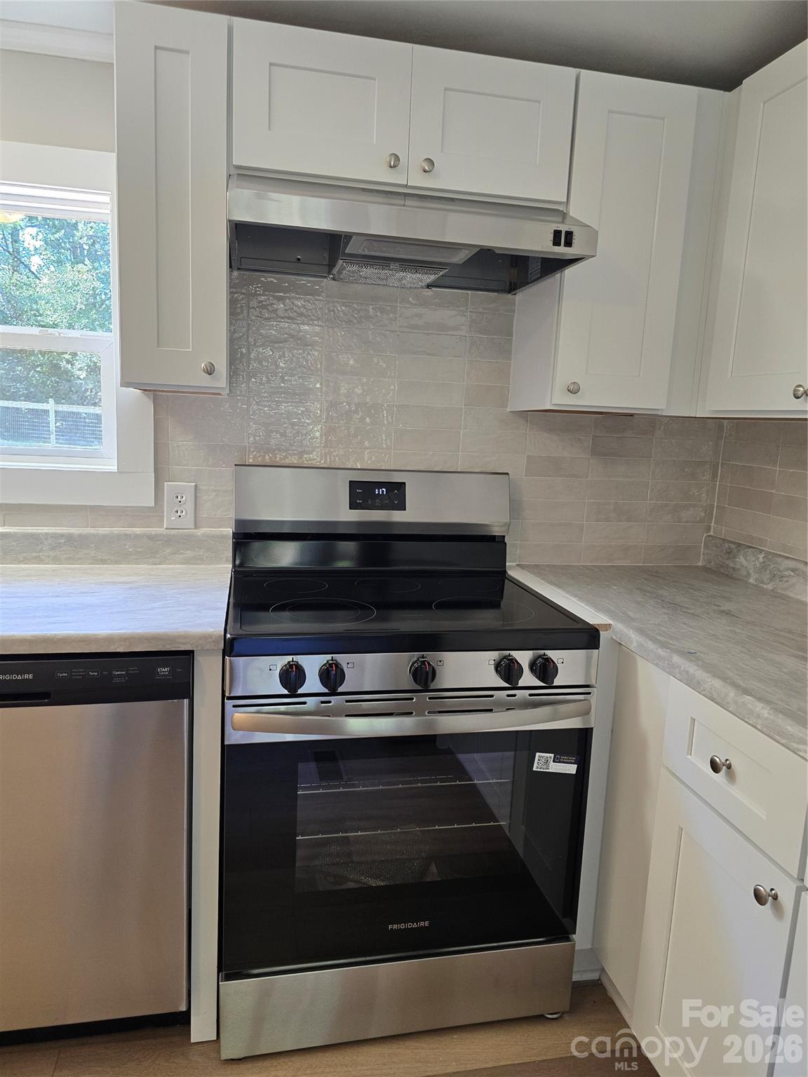 New Stove - 660 Childers Road, Cleveland