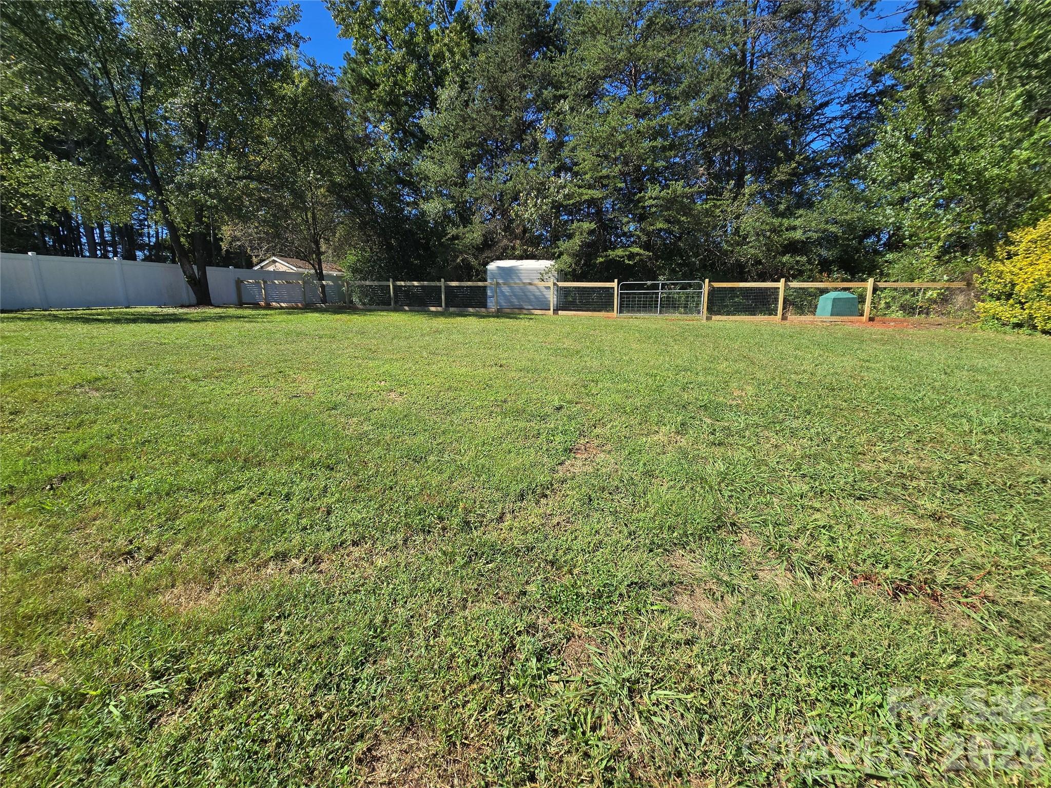 Large Backyard - 660 Childers Road, Cleveland