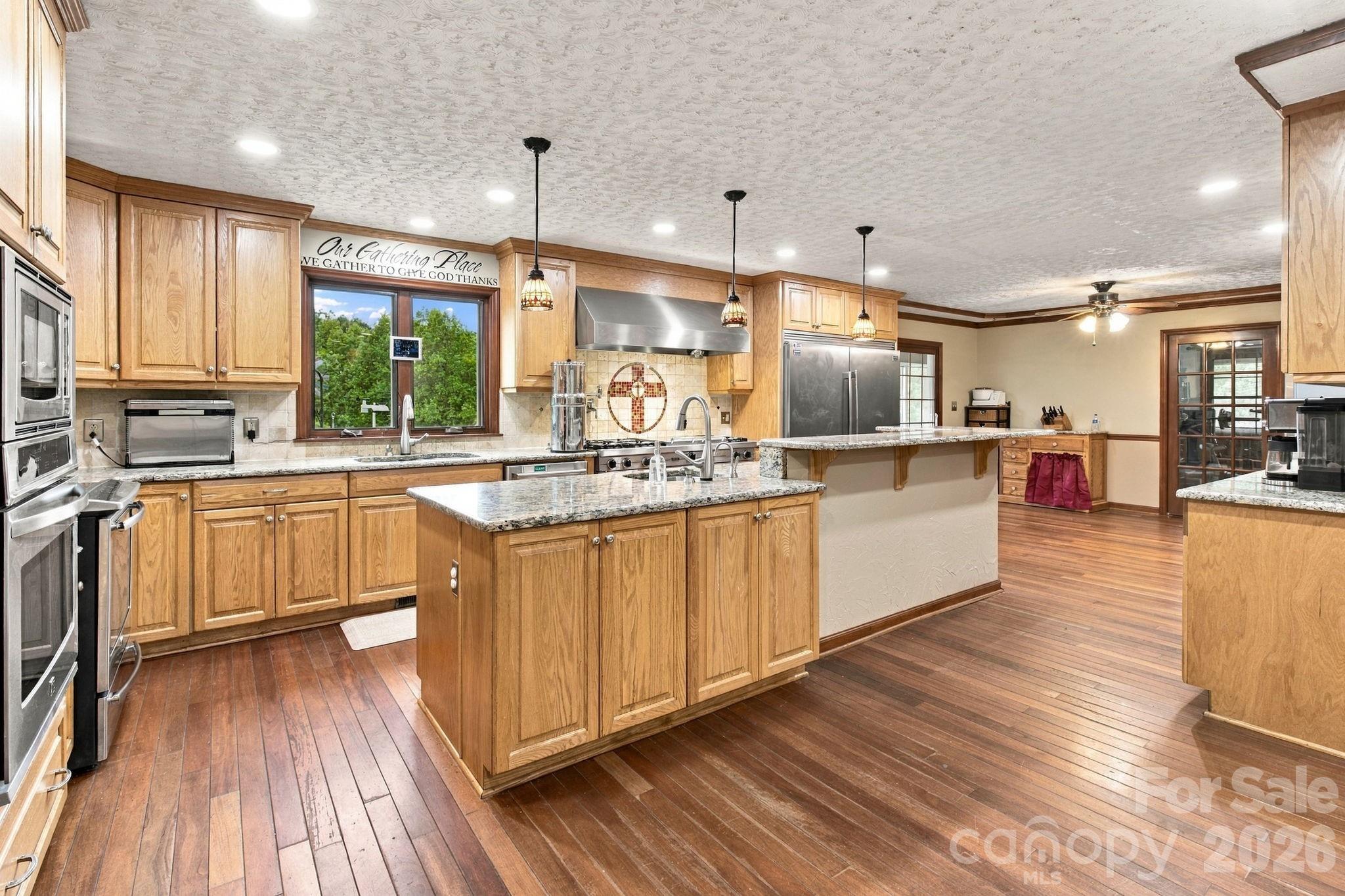 Plenty of counter space - 1345 Shirebourn None, Hickory