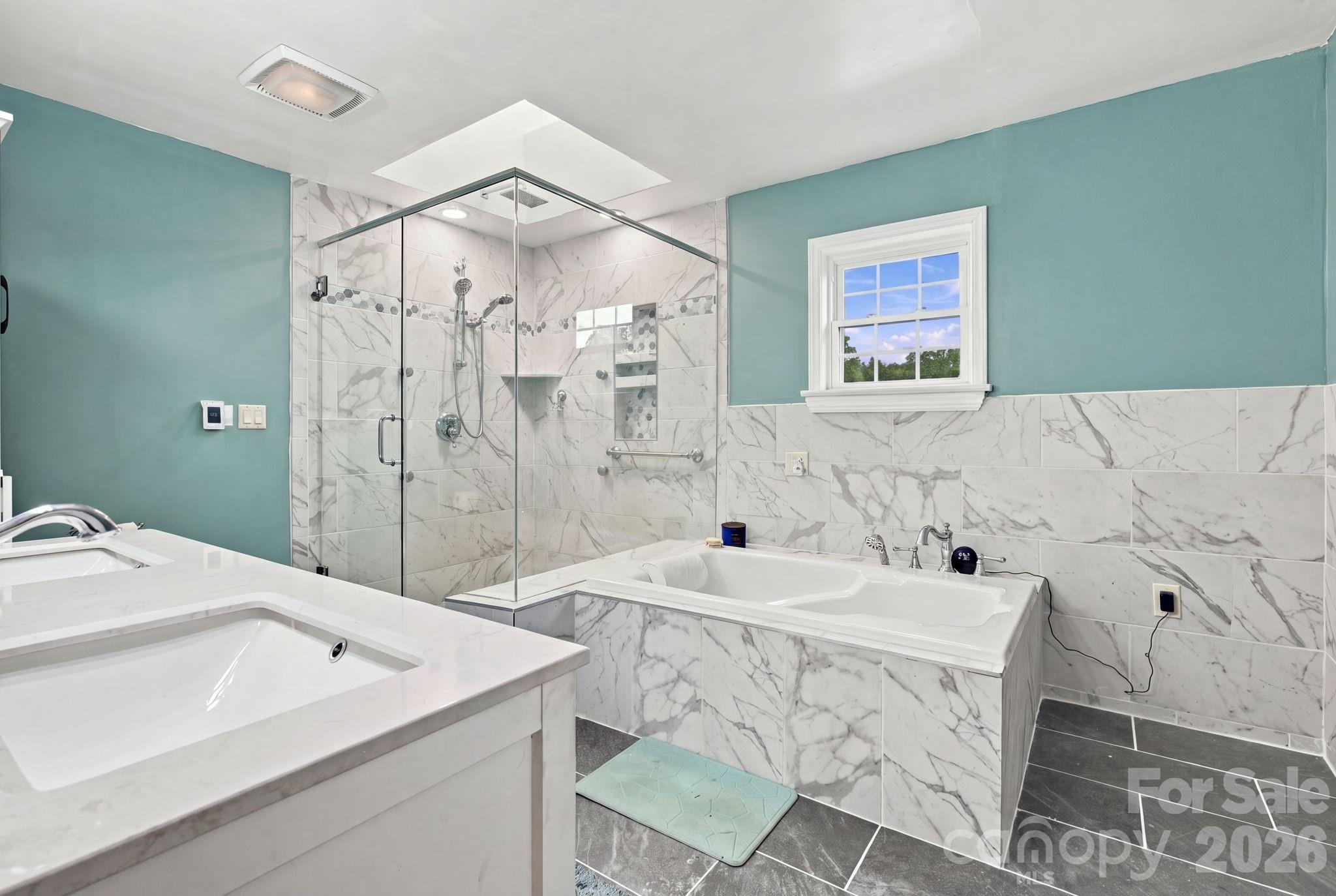 Primary bath - 1345 Shirebourn None, Hickory