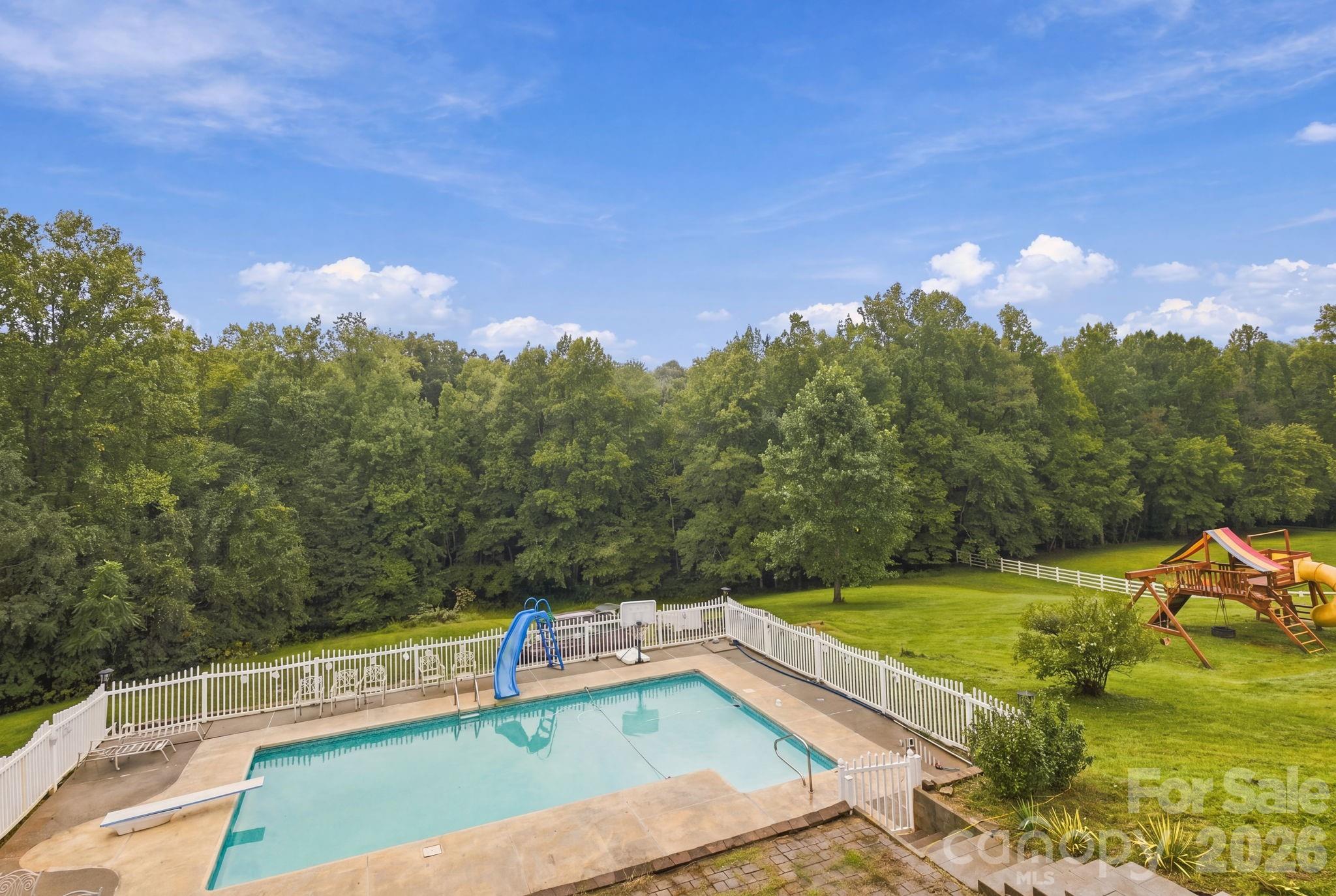 Entertain with beautiful views - 1345 Shirebourn None, Hickory