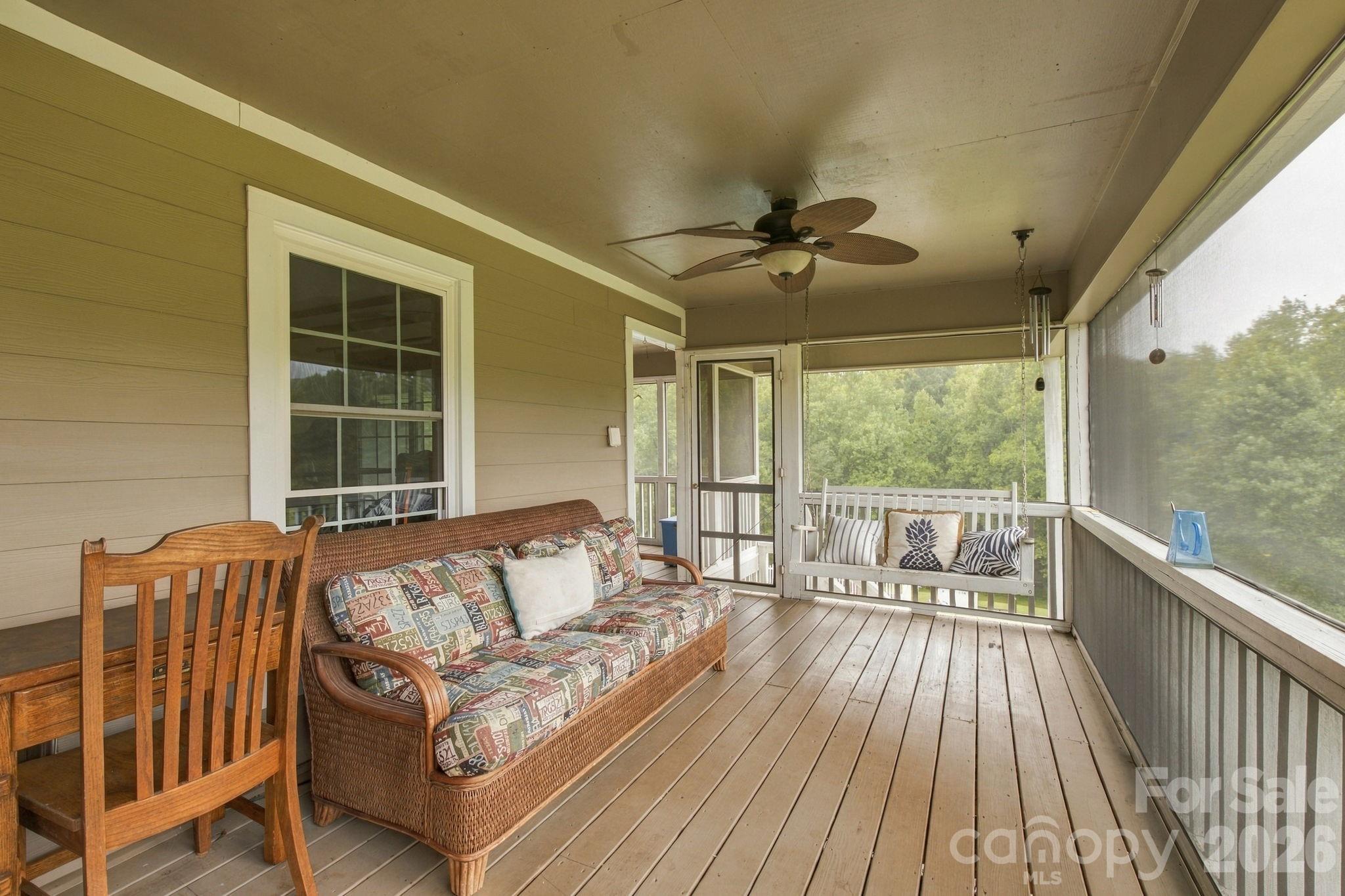Screened porch - 1345 Shirebourn None, Hickory