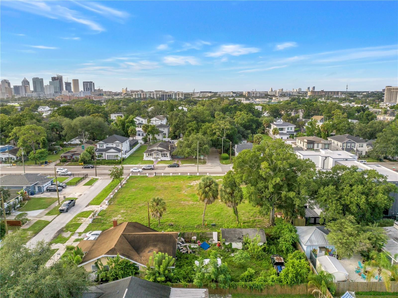 815 W COLUMBUS DR