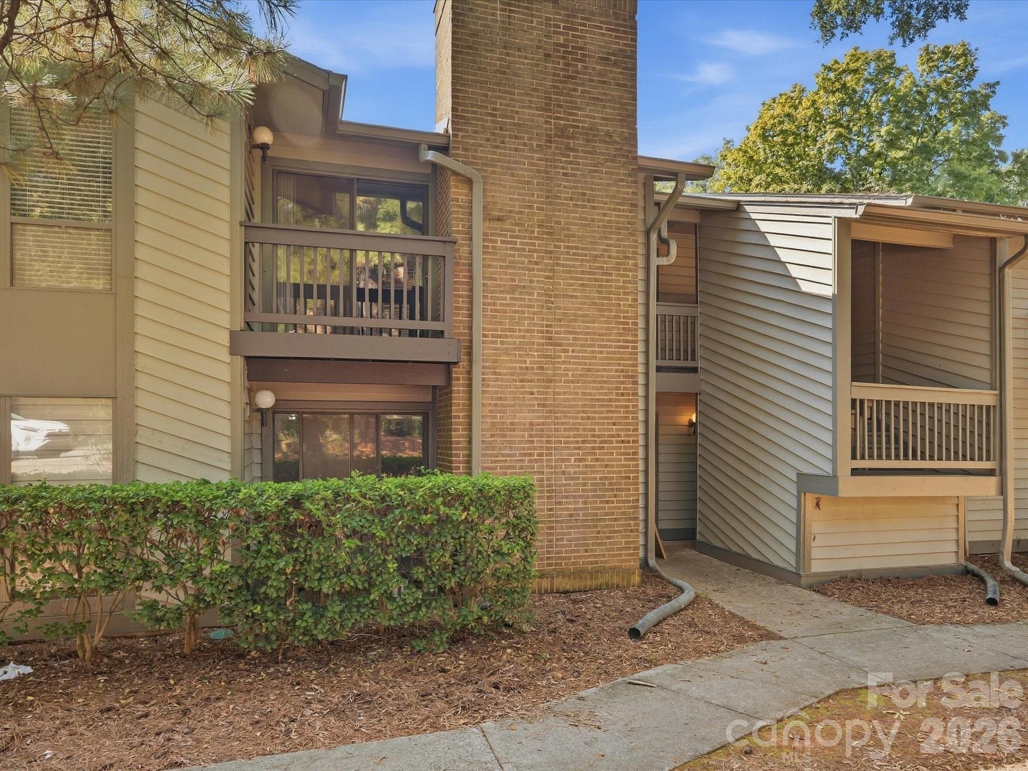 Condominium at 5024 Sardis Road, Charlotte, photo 8 of 36