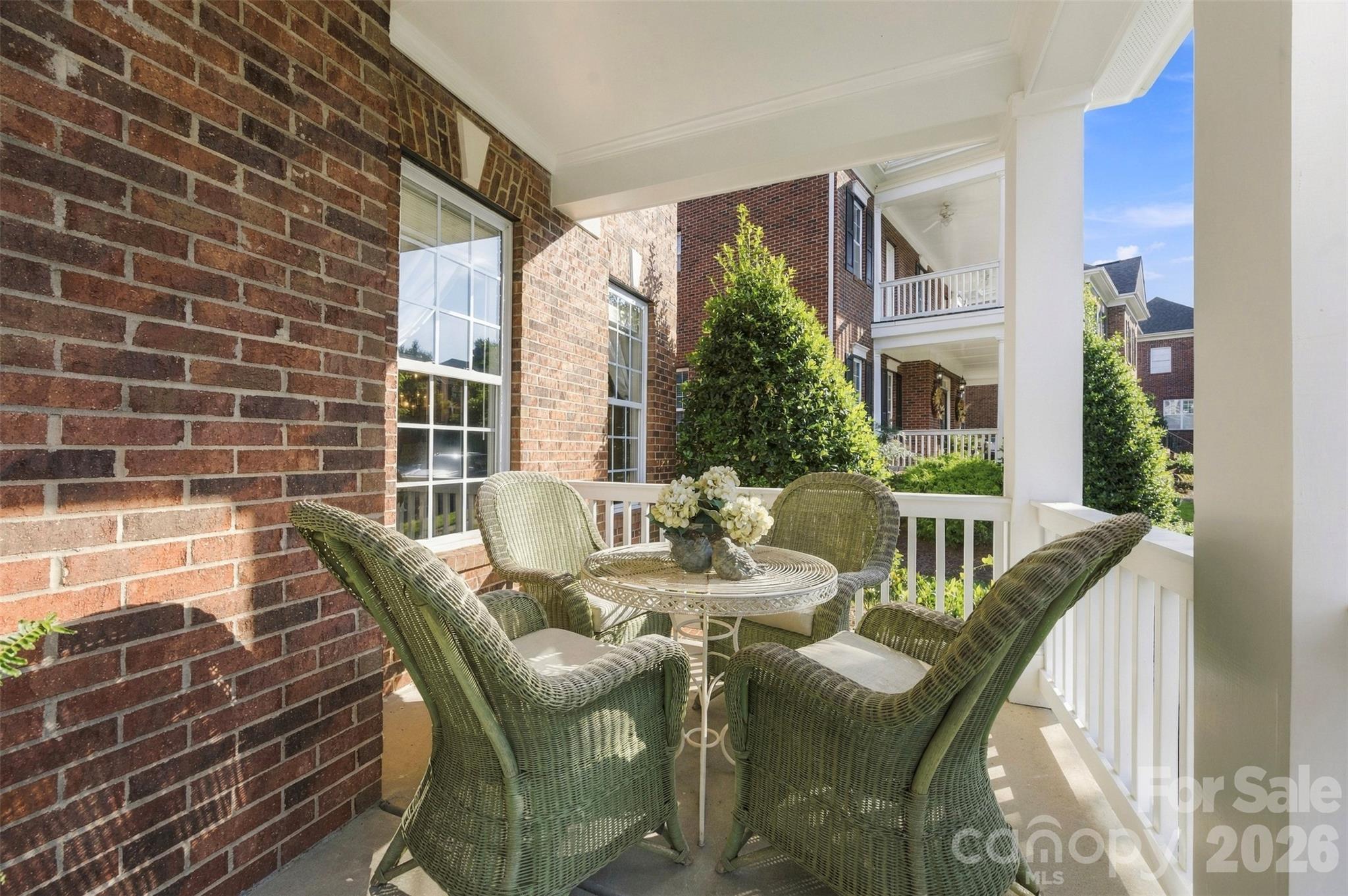Covered font porch - 240 Hawthorne Park Avenue, Belmont