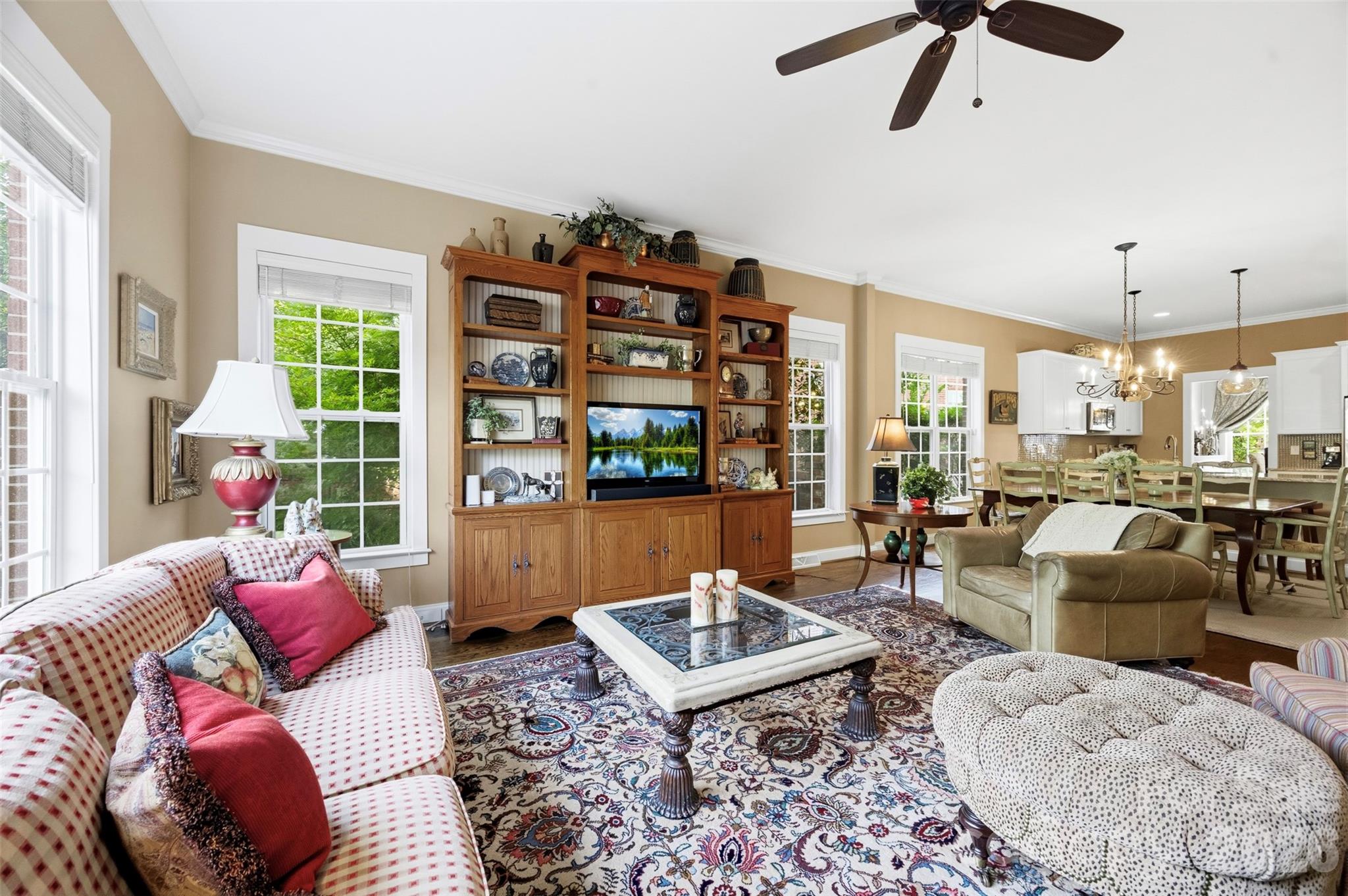 Living room - 240 Hawthorne Park Avenue, Belmont