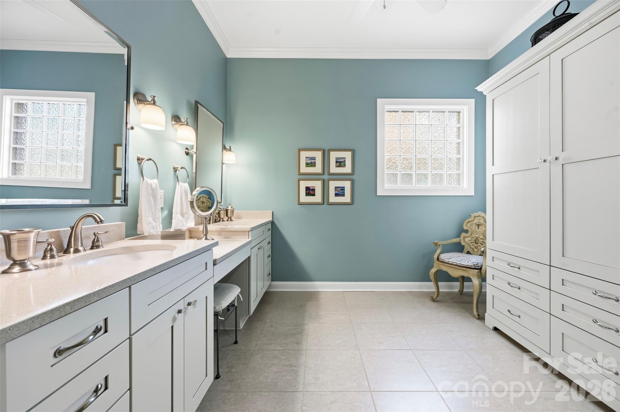 Primary bathroom - 240 Hawthorne Park Avenue, Belmont