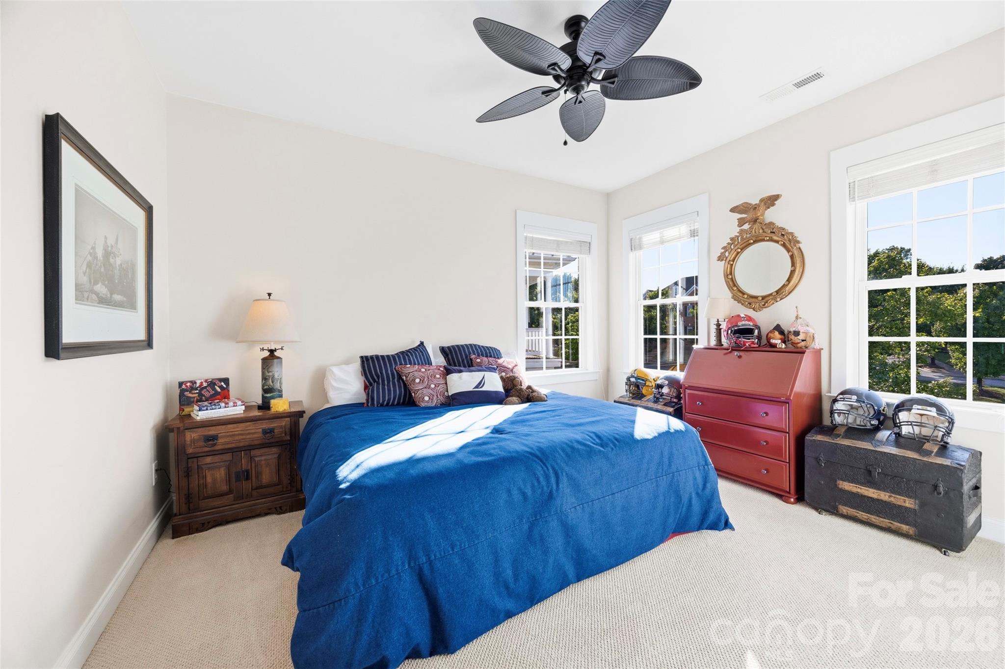 Guest room #2 - 240 Hawthorne Park Avenue, Belmont