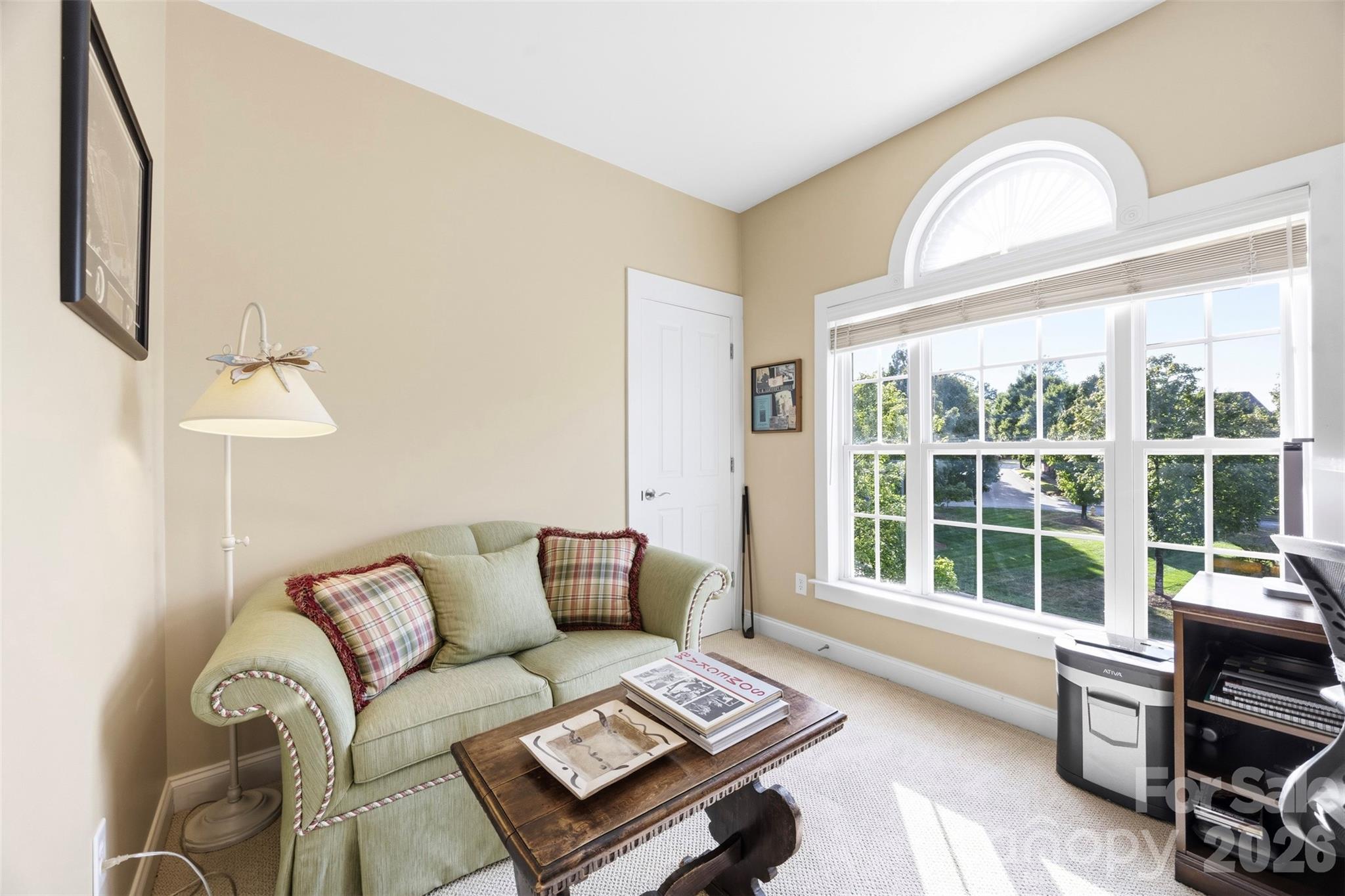 Guest room #2 - 240 Hawthorne Park Avenue, Belmont