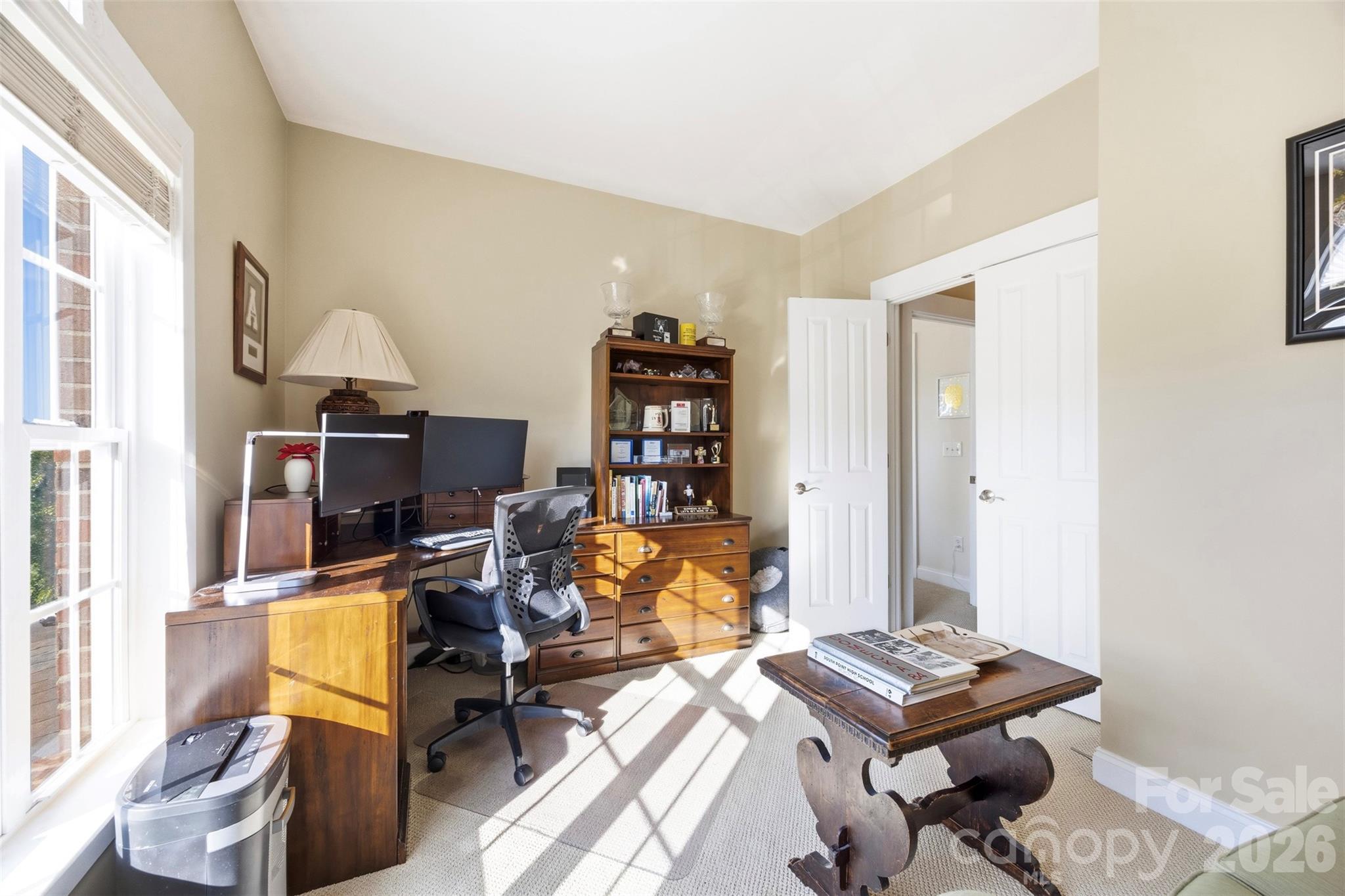 Guest room #2 - 240 Hawthorne Park Avenue, Belmont