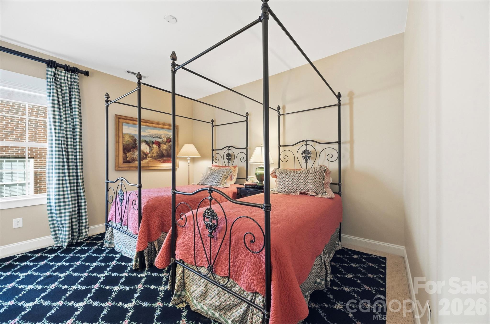 Guest room #3 - 240 Hawthorne Park Avenue, Belmont