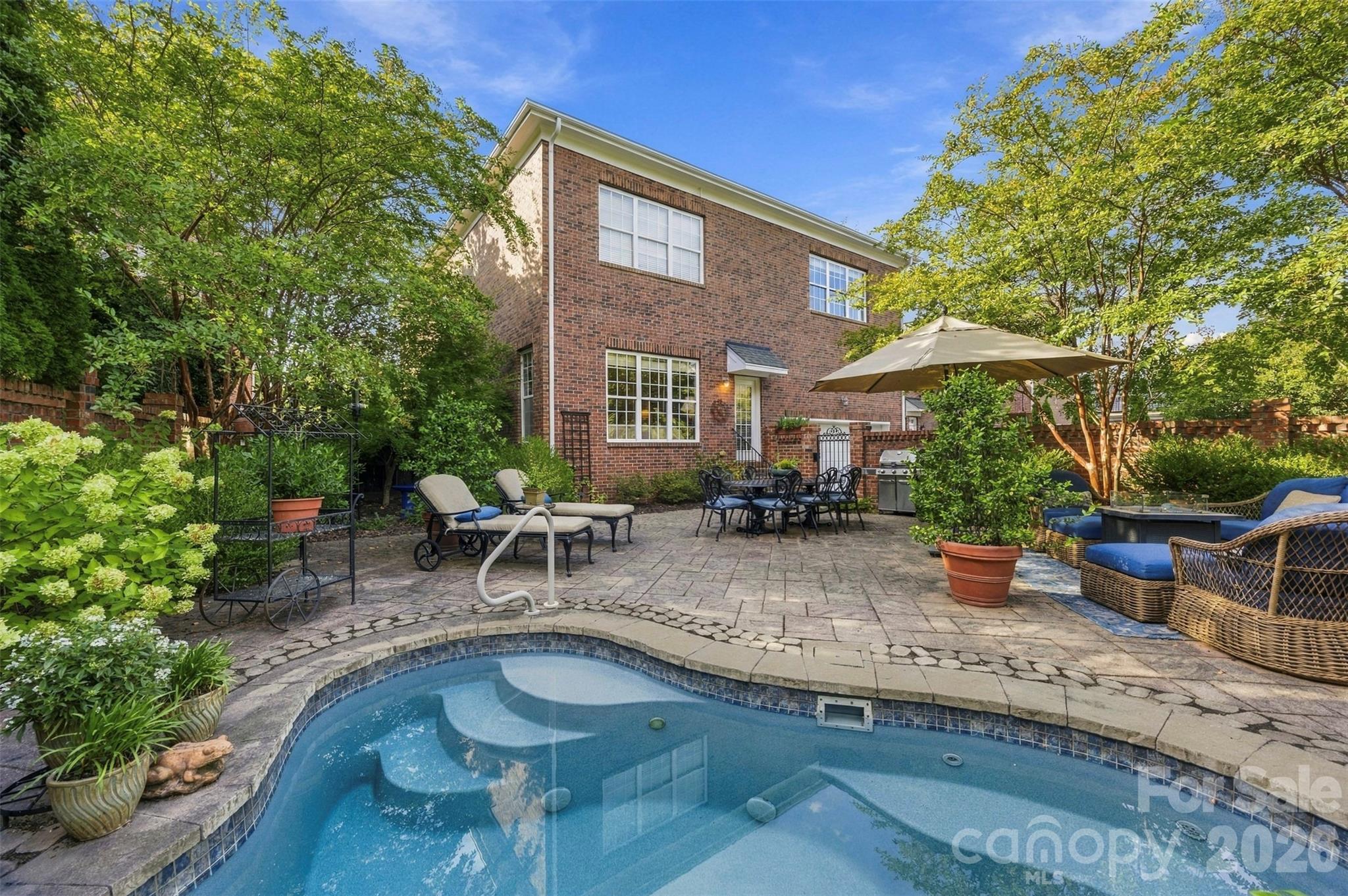 Stunning! - 240 Hawthorne Park Avenue, Belmont