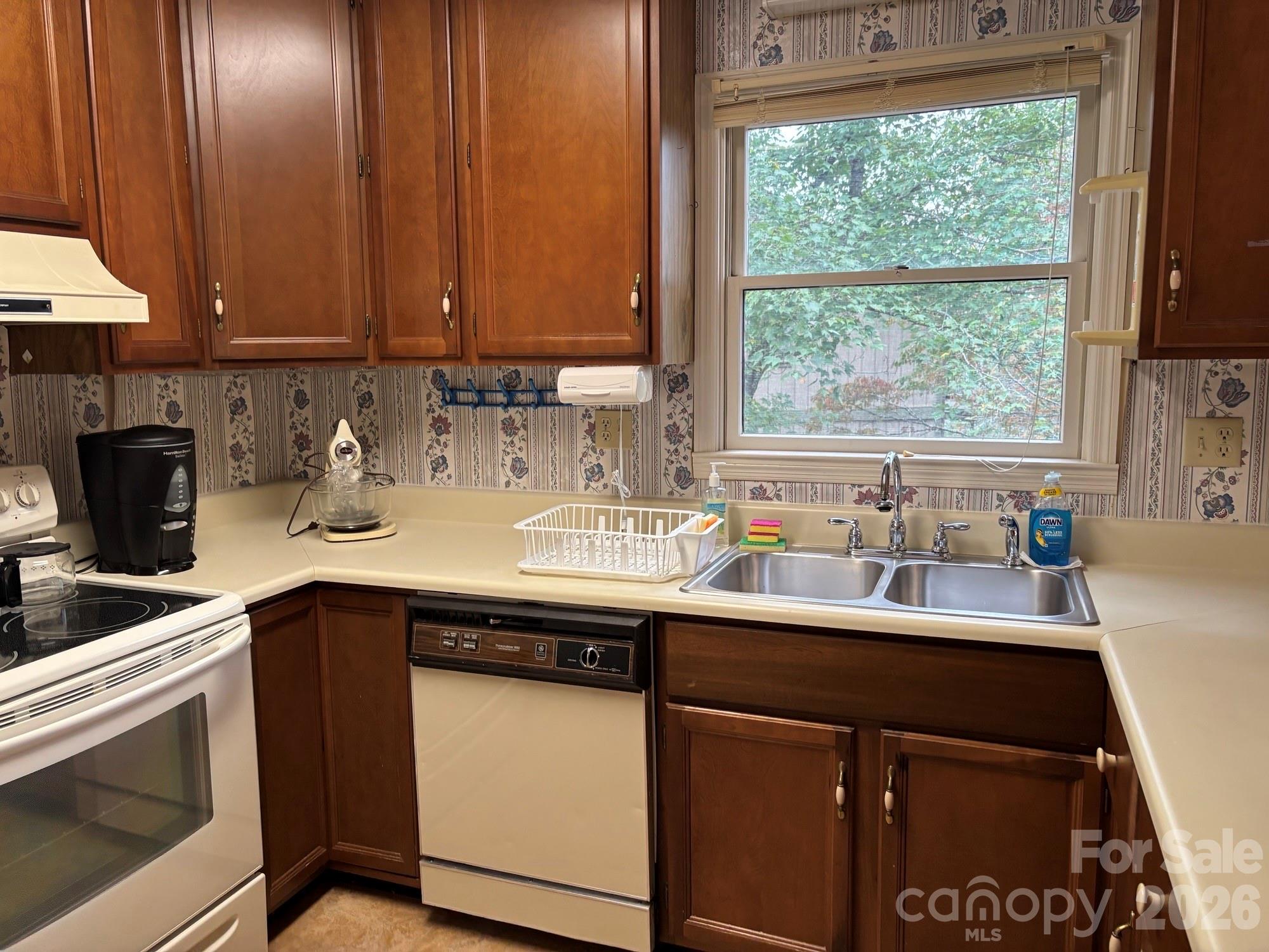 Condominium at 655 Overlook Drive, Spruce Pine, photo 8 of 27
