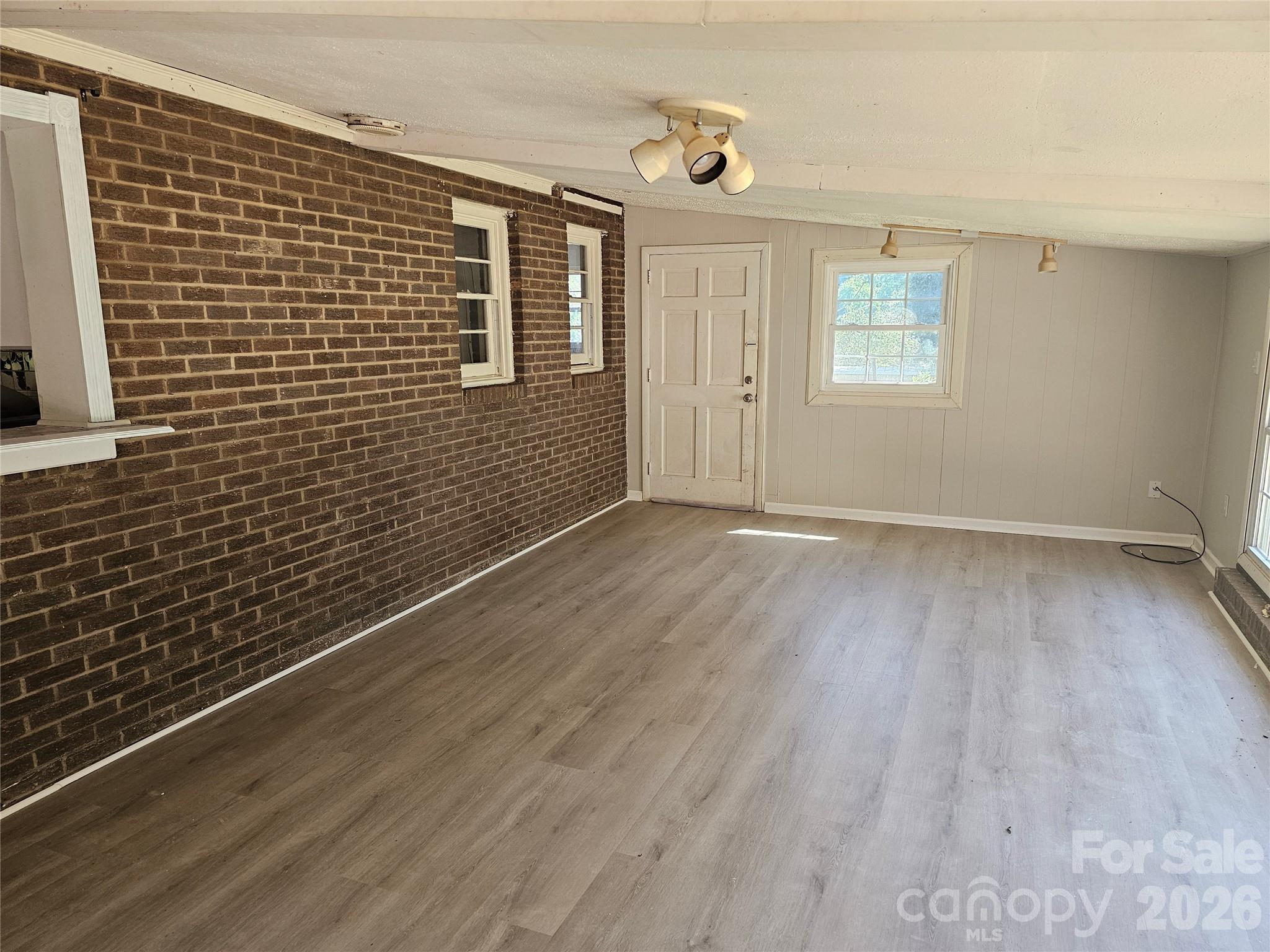 Den - 2782 West View Street, Hickory