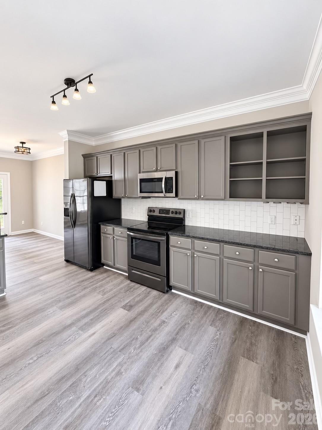Single Family Residence at 11116 Heritage Green Drive, Cornelius, photo 7 of 15