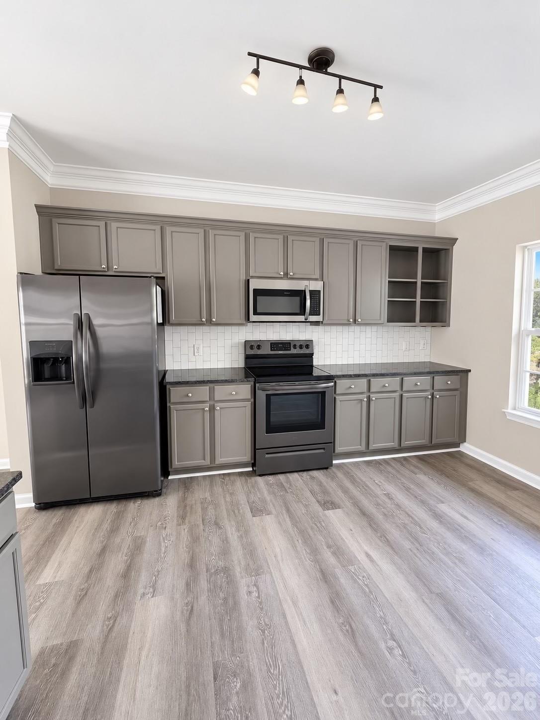 Single Family Residence at 11116 Heritage Green Drive, Cornelius, photo 8 of 15