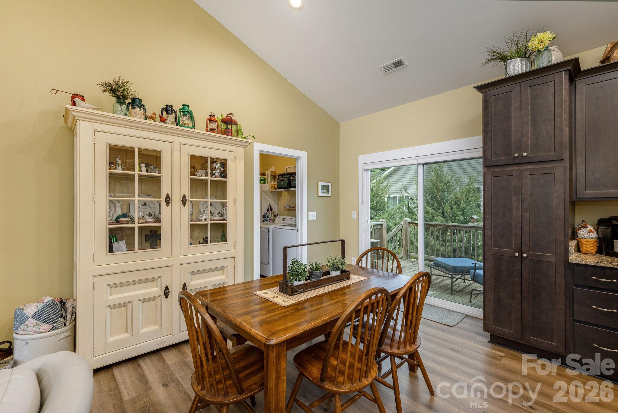 Single Family Residence at 27 Day Lilly Court, Hendersonville, photo 8 of 41