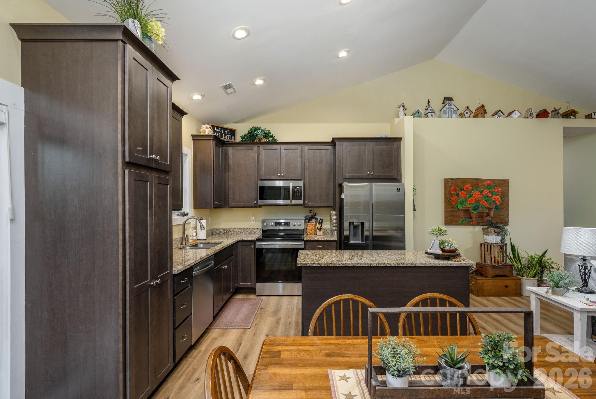 Kitchen - 27 Day Lilly Court, Hendersonville