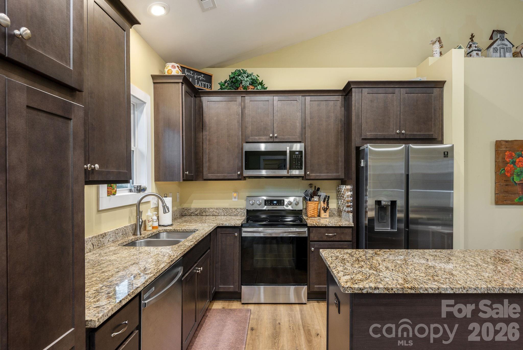 Kitchen - 27 Day Lilly Court, Hendersonville
