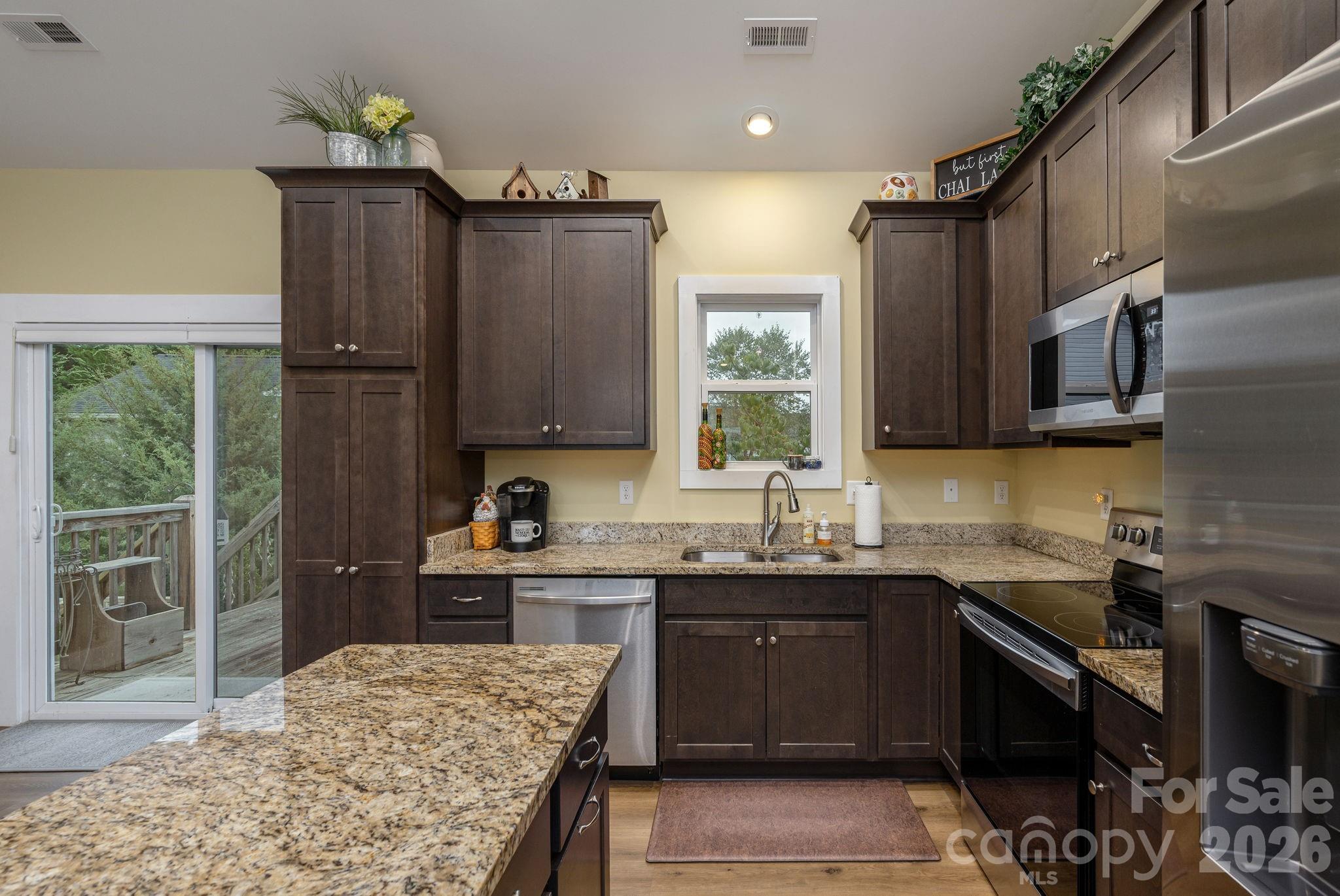 Single Family Residence at 27 Day Lilly Court, Hendersonville, photo 13 of 41