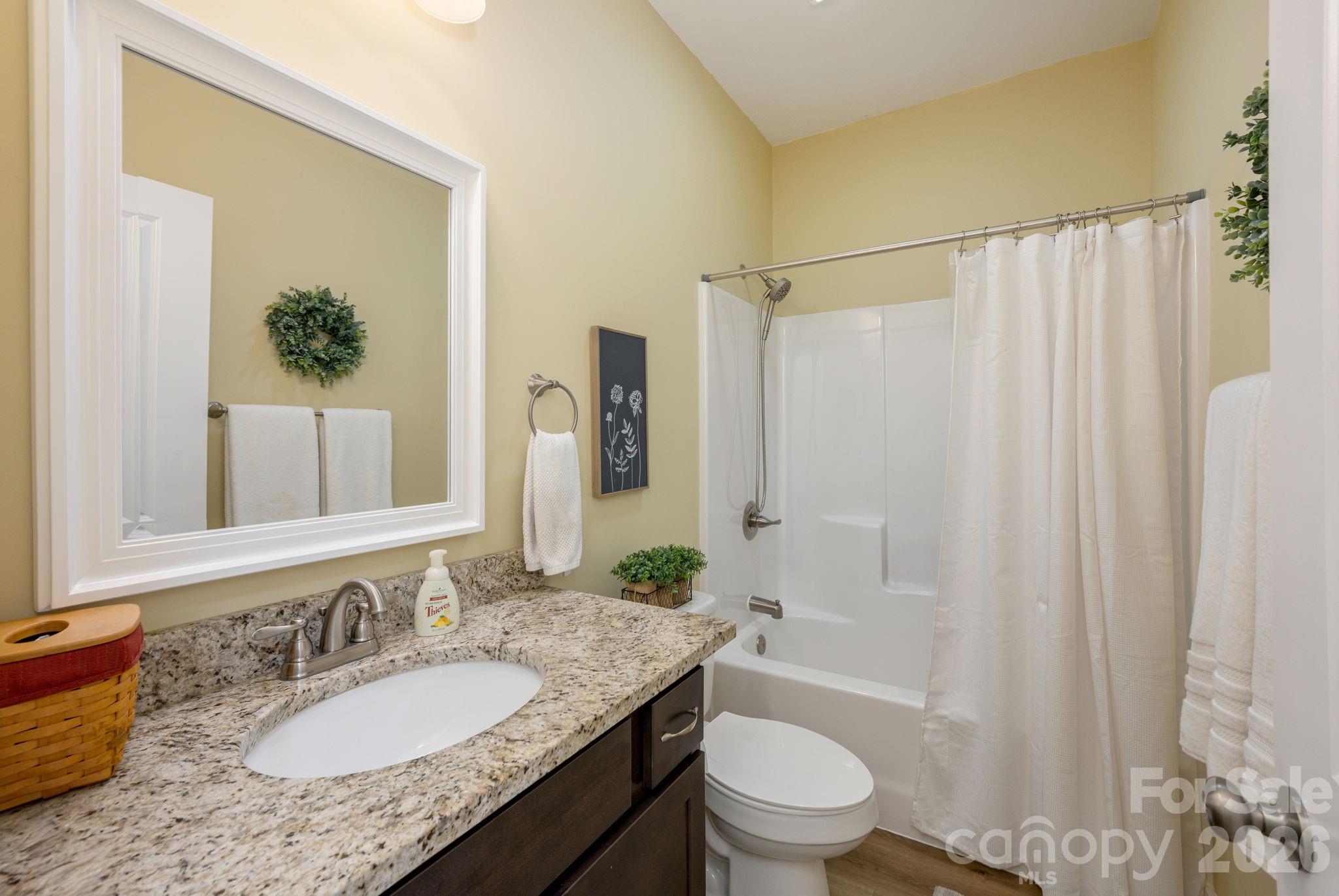 Second bathroom - 27 Day Lilly Court, Hendersonville