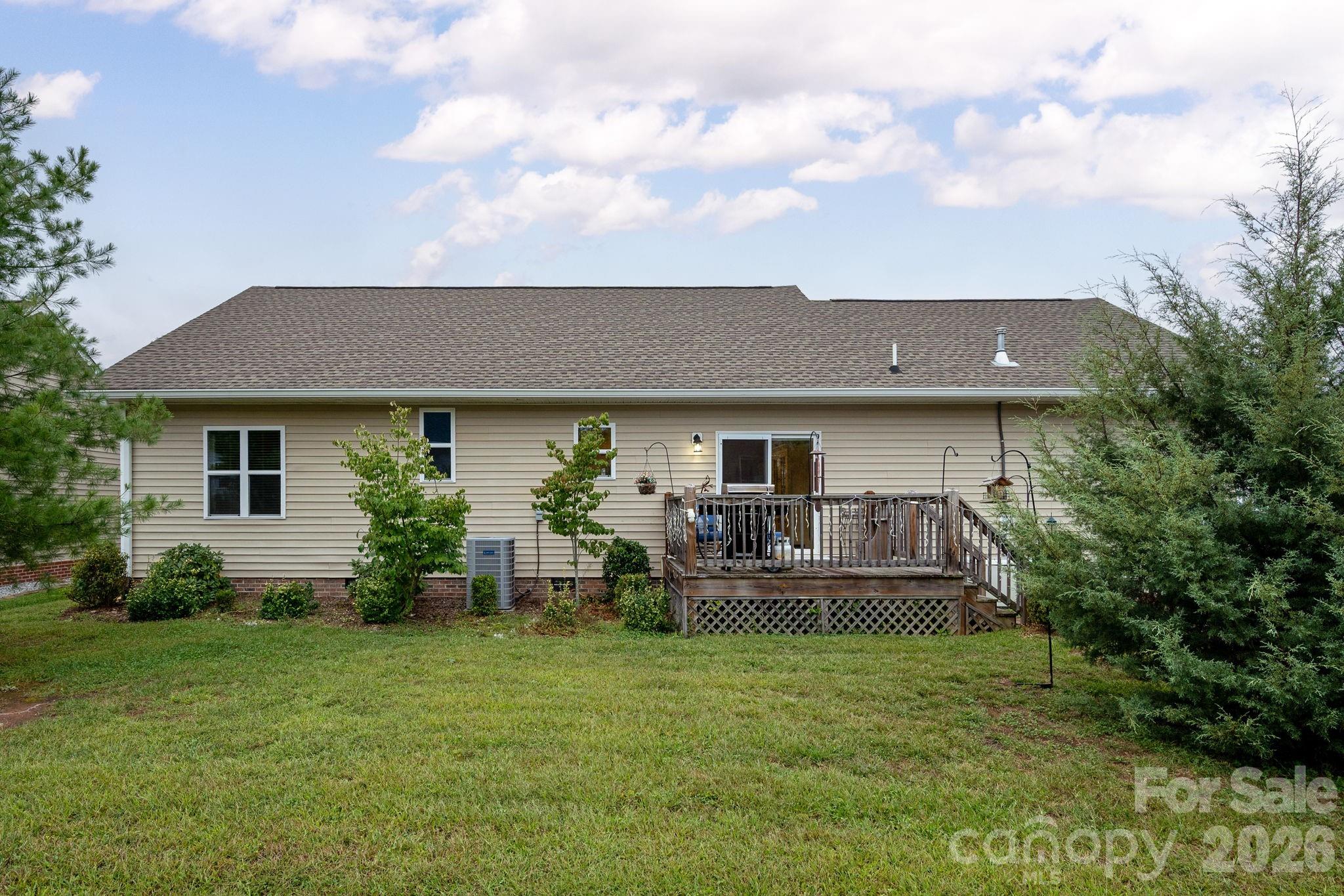 Single Family Residence at 27 Day Lilly Court, Hendersonville, photo 28 of 41