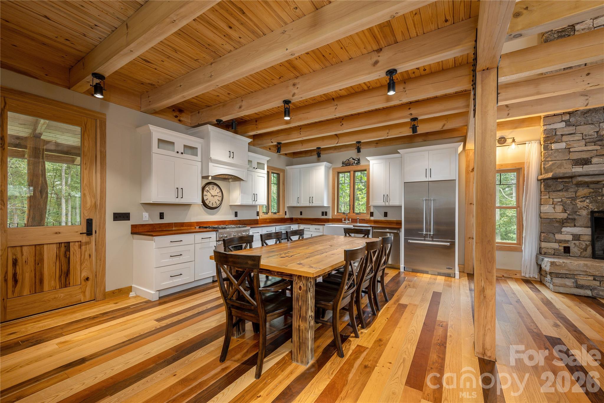 Single Family Residence at 10 Black Bear Valley Drive, Hendersonville, photo 8 of 33
