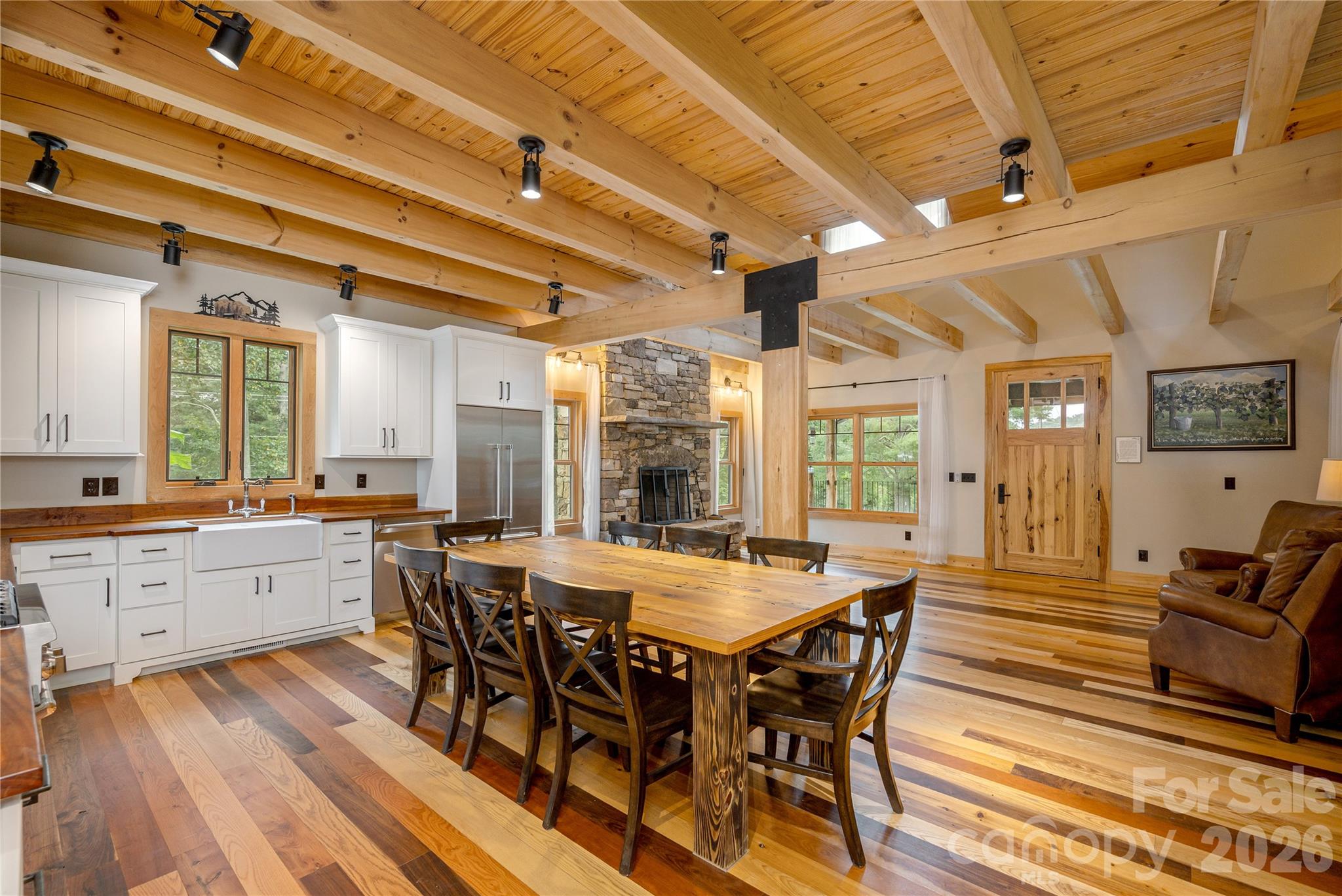 Single Family Residence at 10 Black Bear Valley Drive, Hendersonville, photo 11 of 33