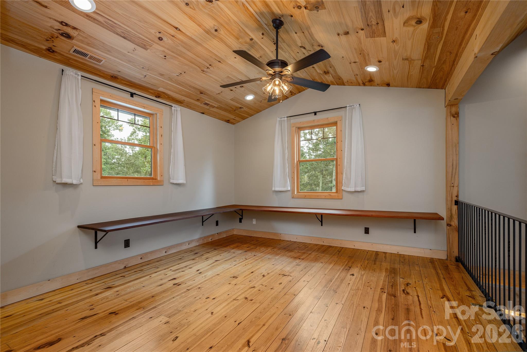 Single Family Residence at 10 Black Bear Valley Drive, Hendersonville, photo 18 of 33
