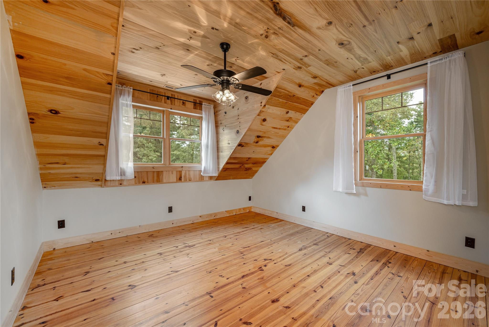 Single Family Residence at 10 Black Bear Valley Drive, Hendersonville, photo 19 of 33
