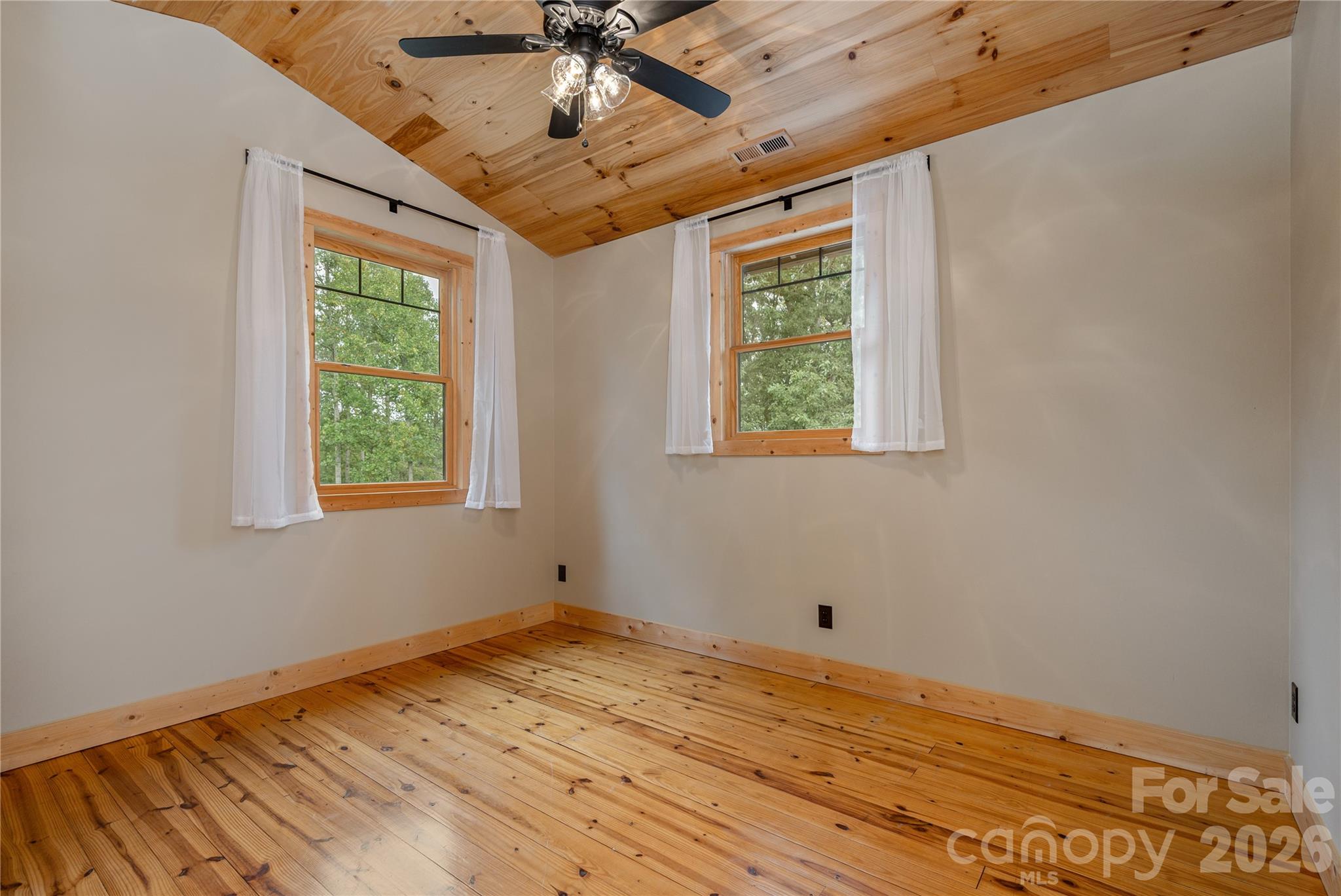 Single Family Residence at 10 Black Bear Valley Drive, Hendersonville, photo 20 of 33