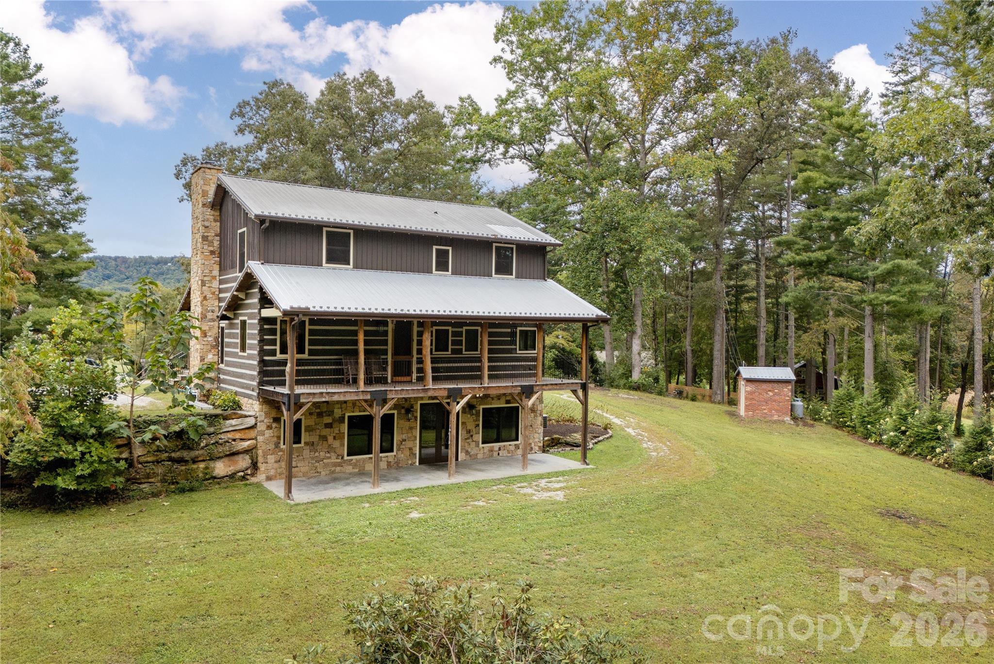 Single Family Residence at 10 Black Bear Valley Drive, Hendersonville, photo 26 of 33