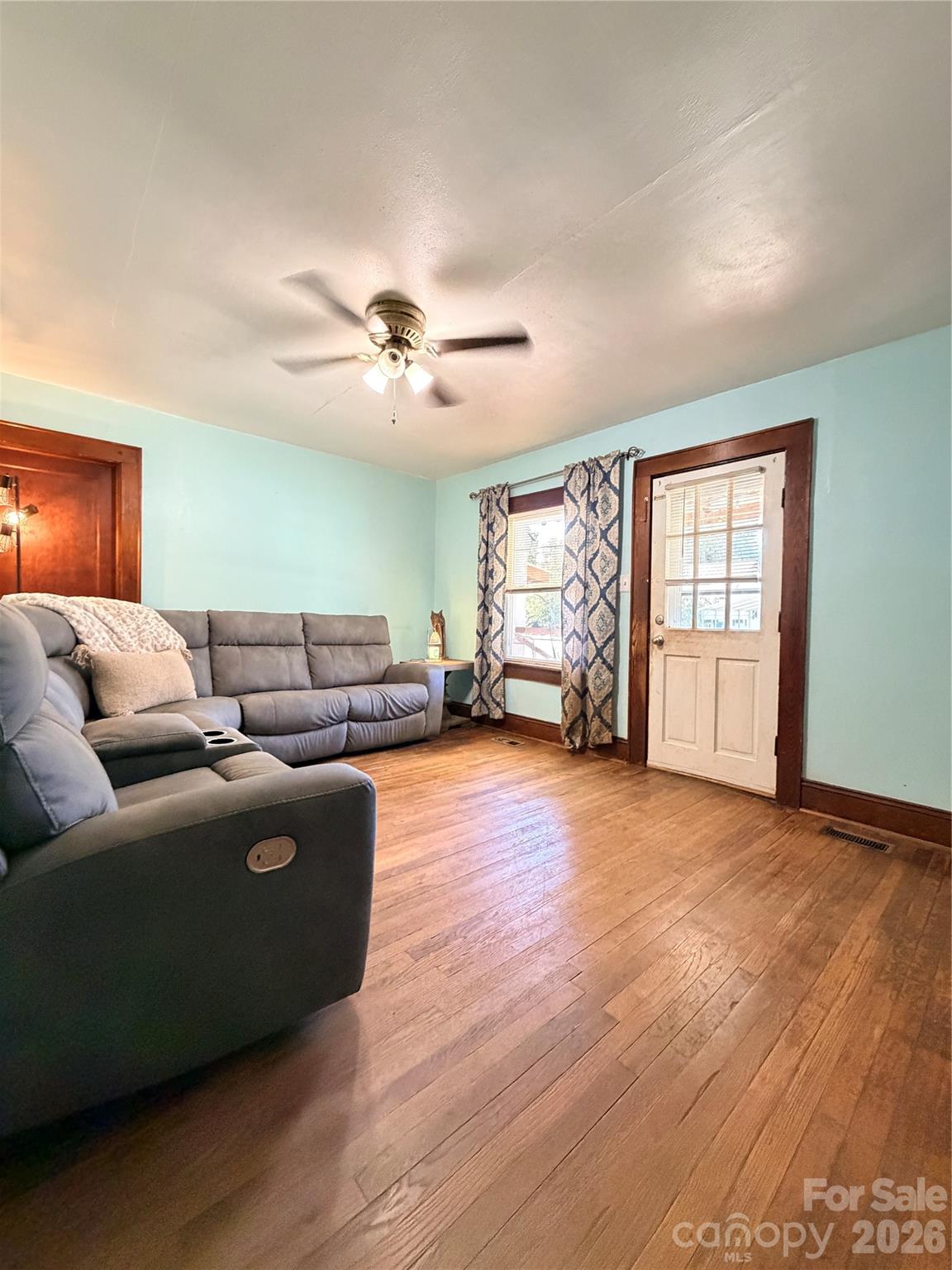 Single Family Residence at 321 21st Street SW, Hickory, photo 5 of 23