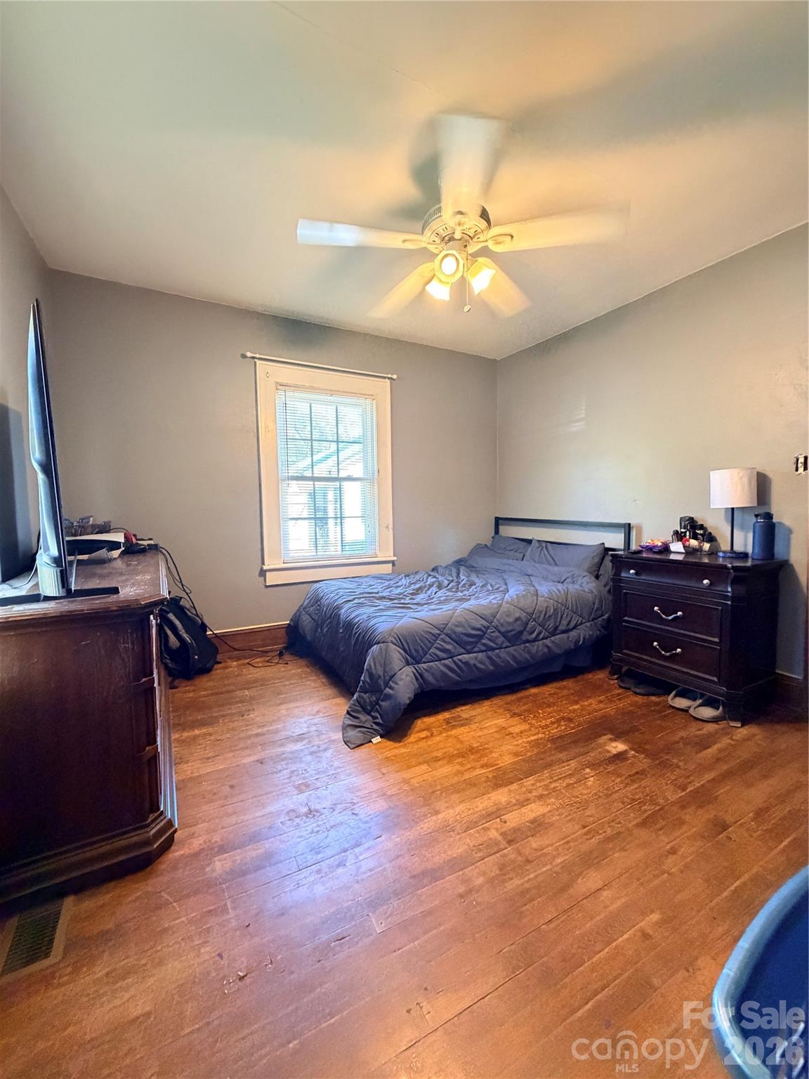 Single Family Residence at 321 21st Street SW, Hickory, photo 9 of 23