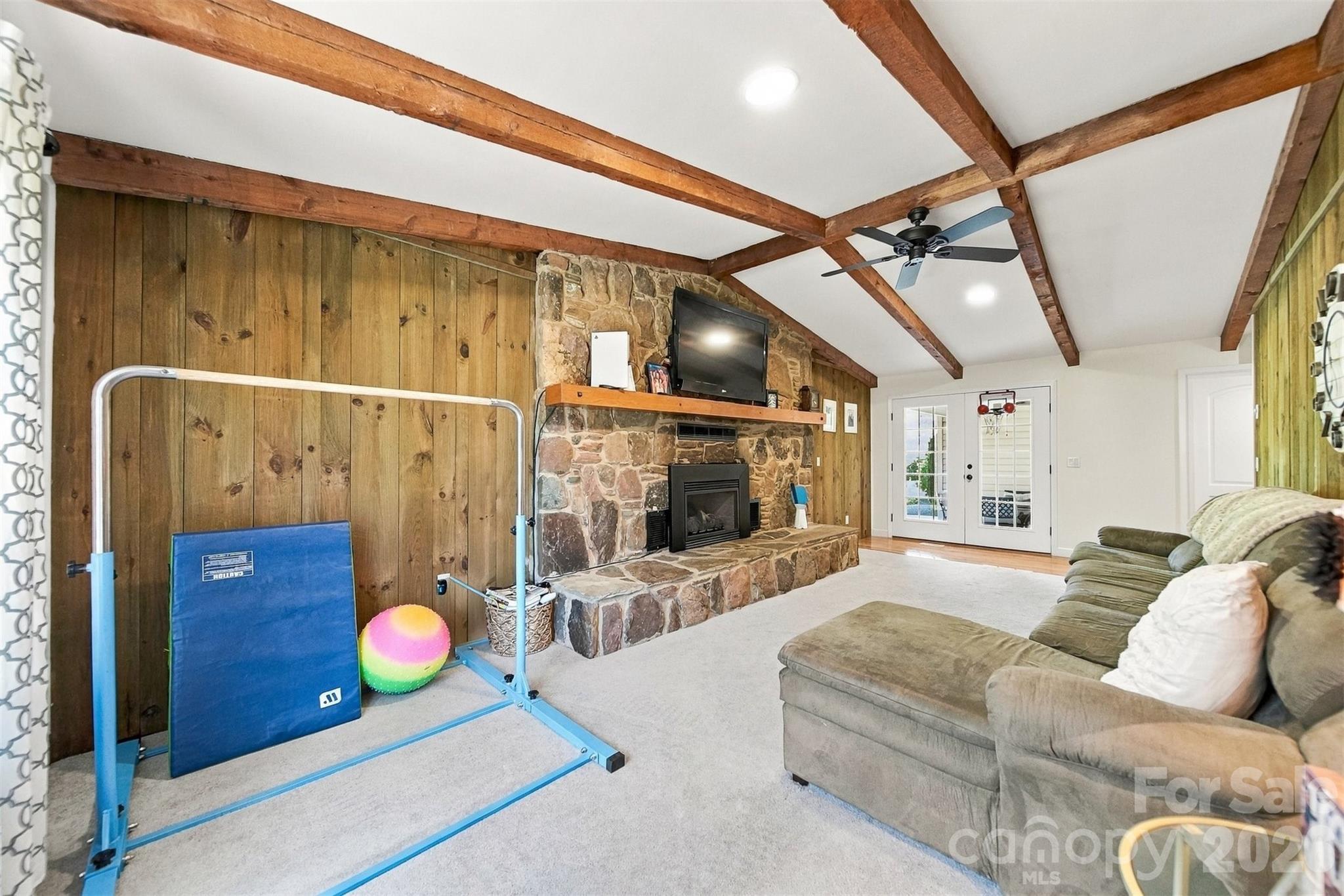 Family room - 2094 South Fork Drive, Morganton