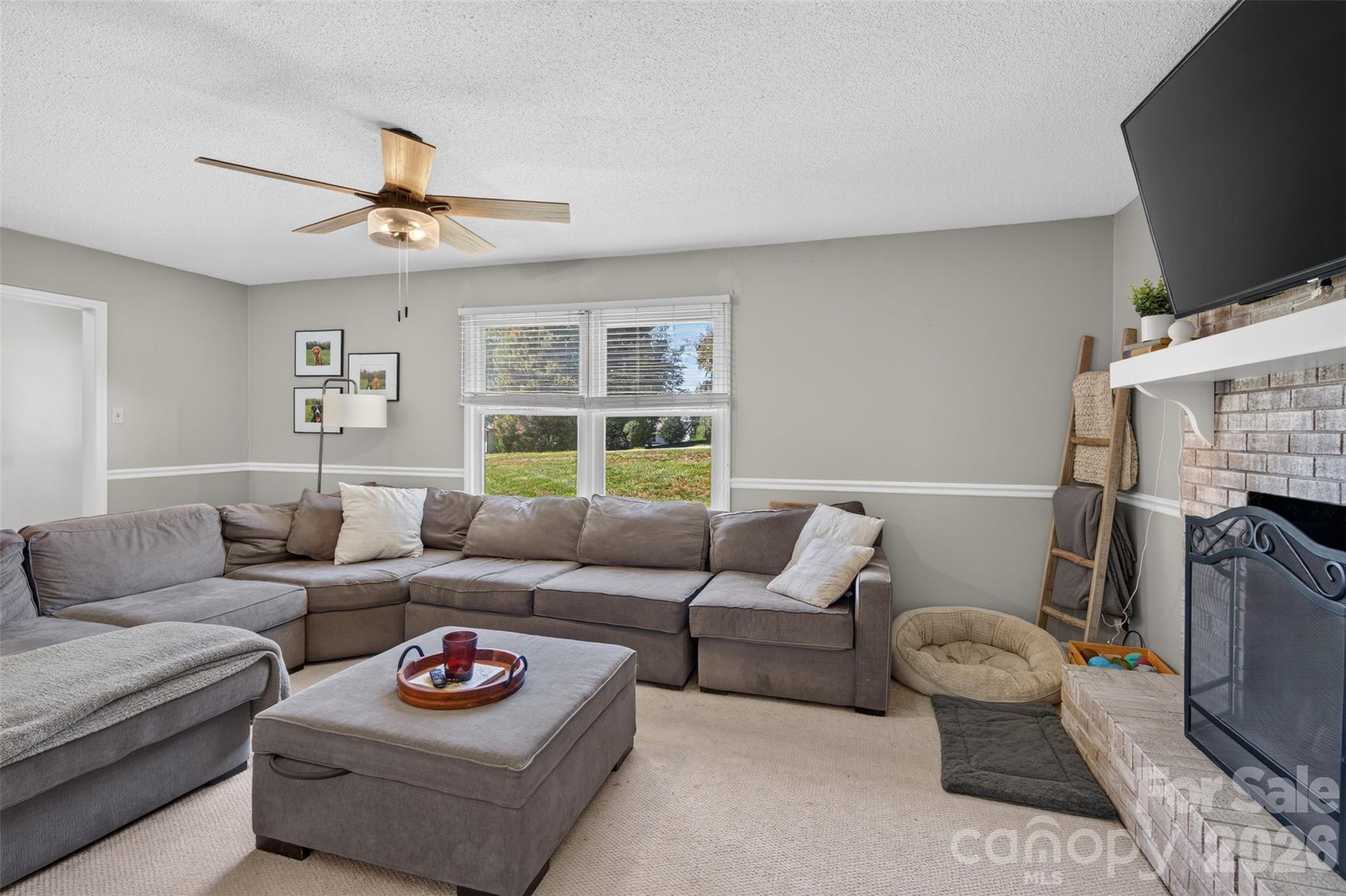 Single Family Residence at 120 Regal Circle, Mooresville, photo 5 of 32