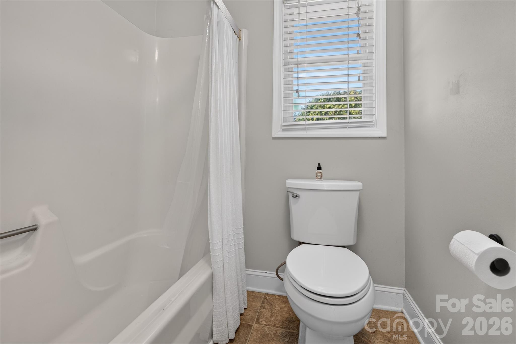 Single Family Residence at 120 Regal Circle, Mooresville, photo 24 of 32