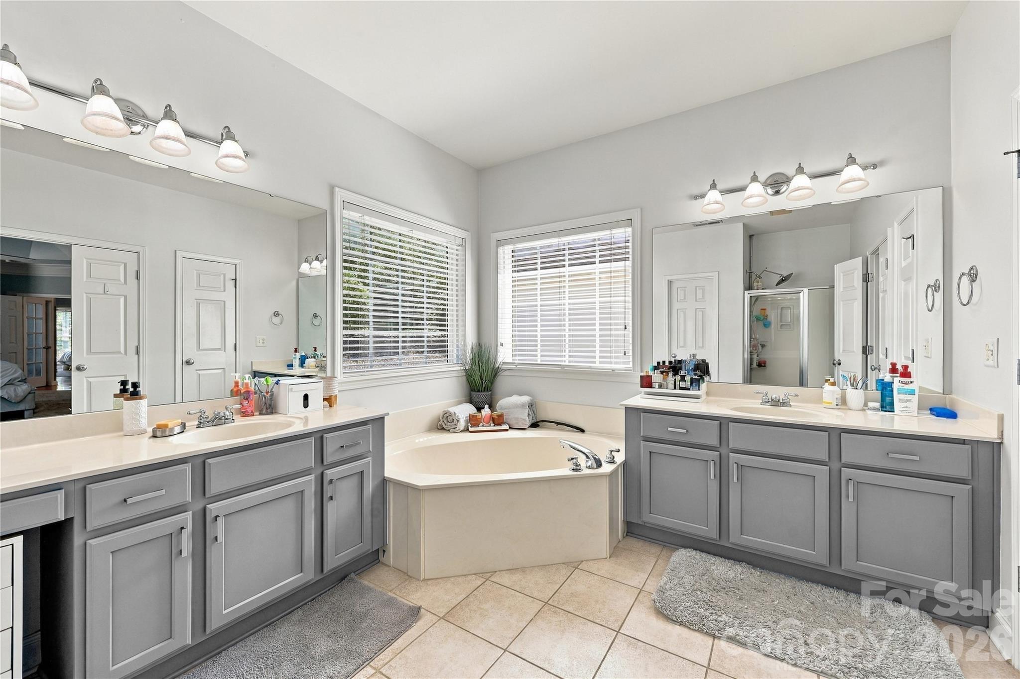 En Suite - 10124 Lafoy Drive, Huntersville