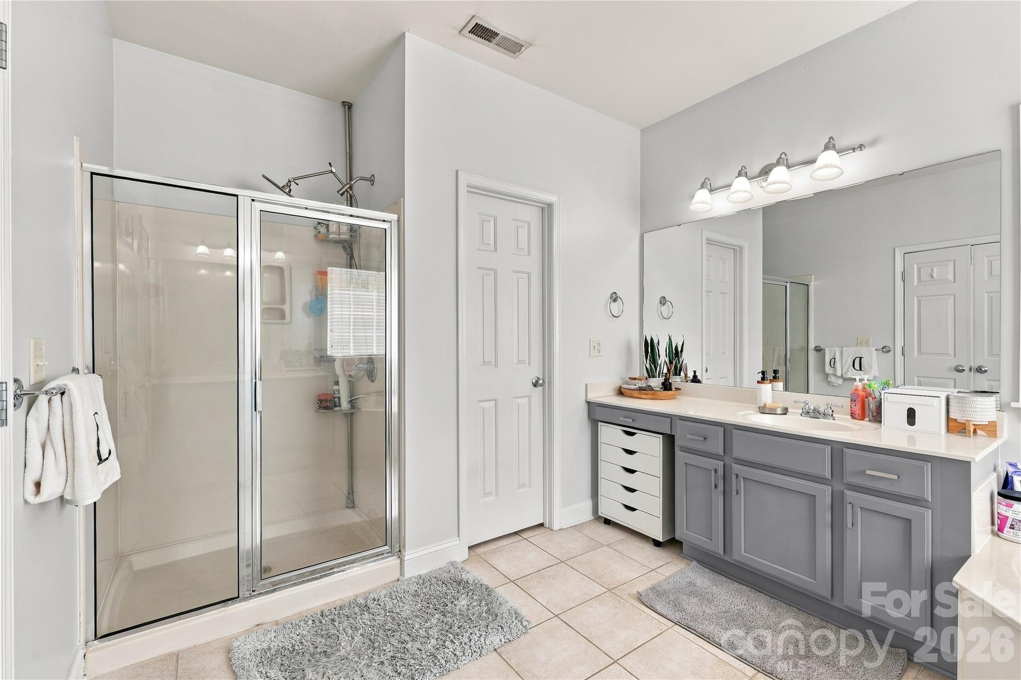 En Suite - 10124 Lafoy Drive, Huntersville