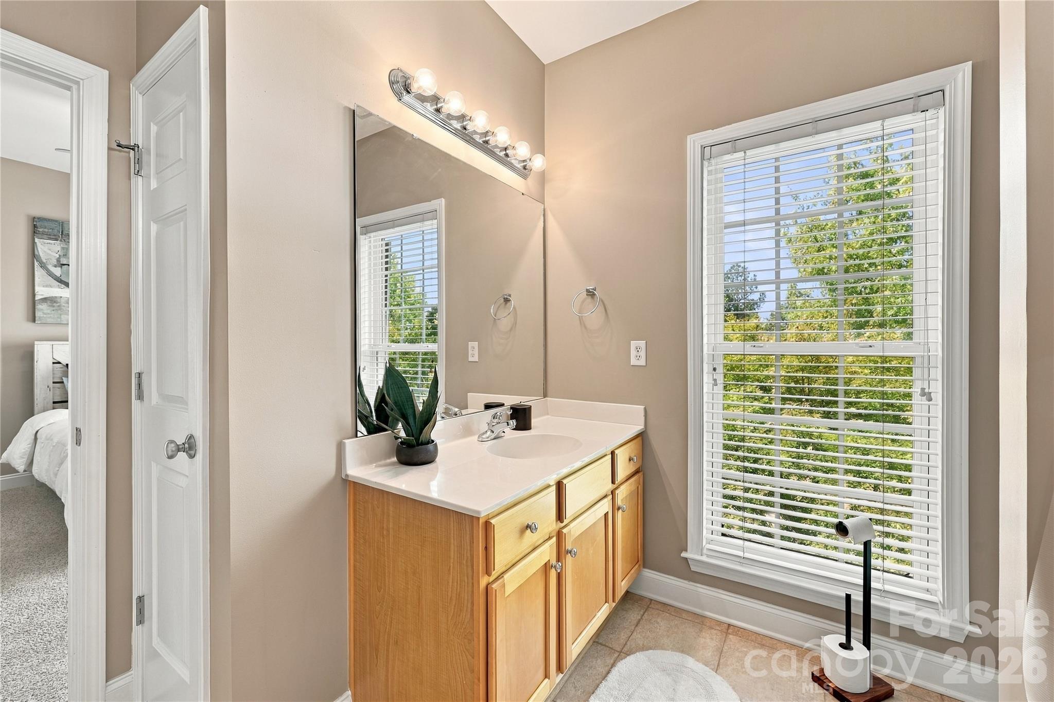 En Suite Second Bedroom - 10124 Lafoy Drive, Huntersville